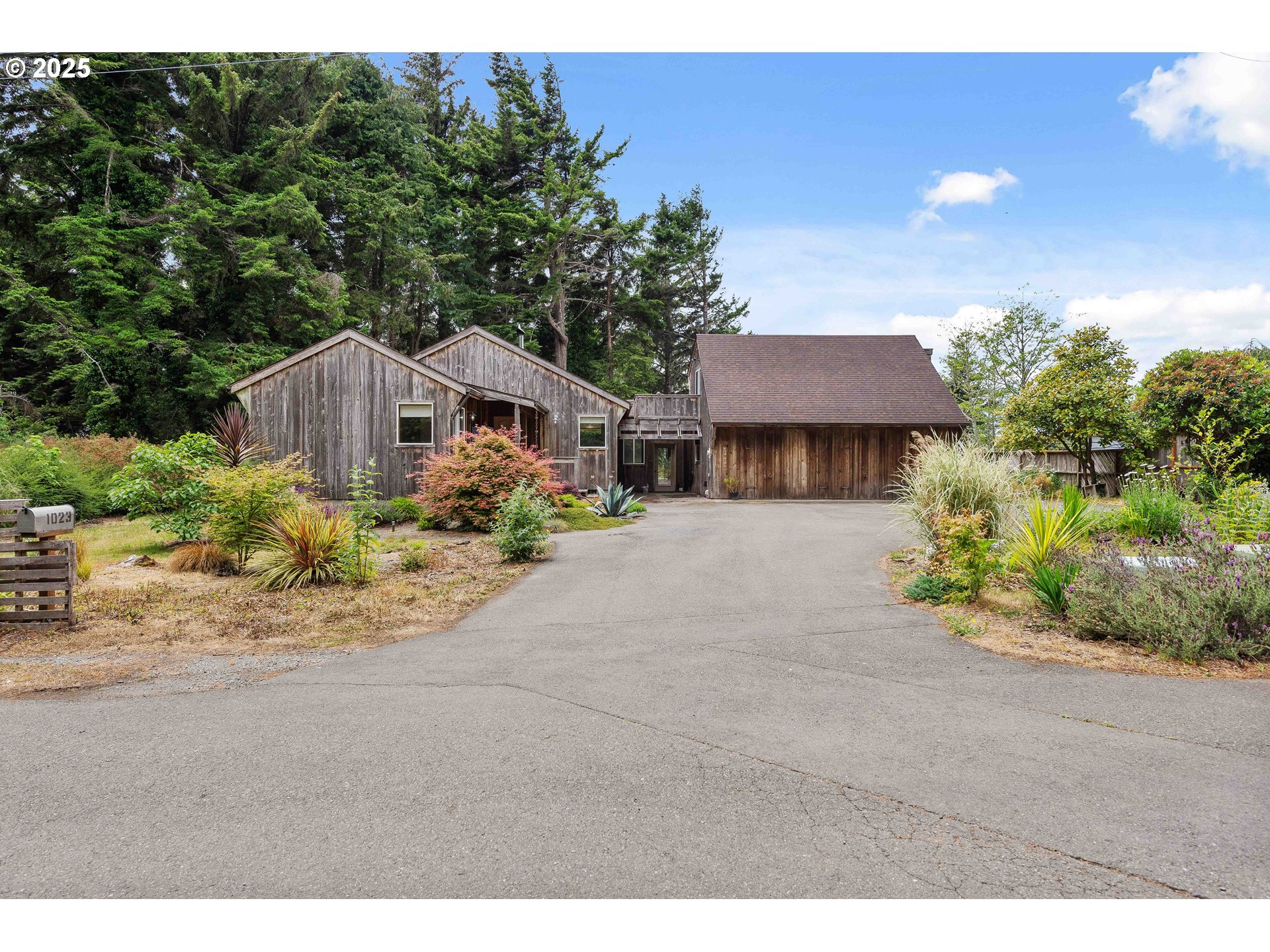 1023 MICHIGAN AVE NE