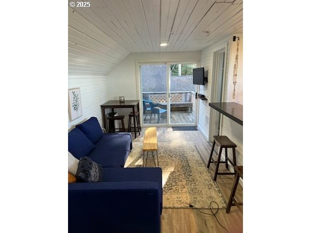 1023 MICHIGAN AVE NE