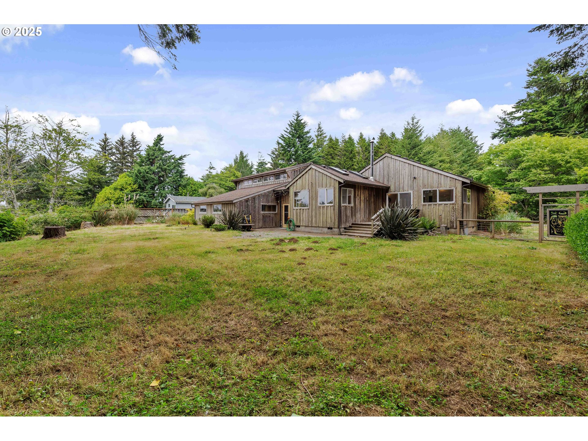 1023 MICHIGAN AVE NE