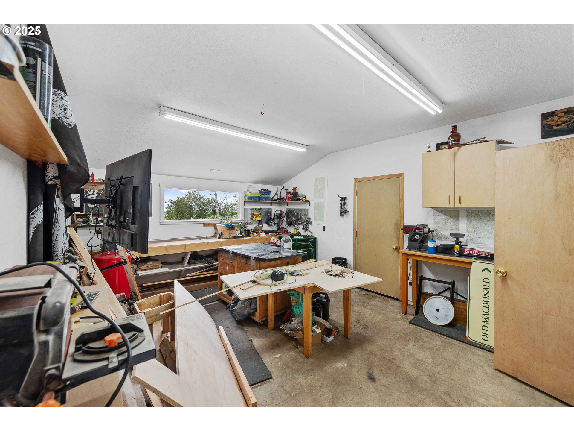 1023 MICHIGAN AVE NE