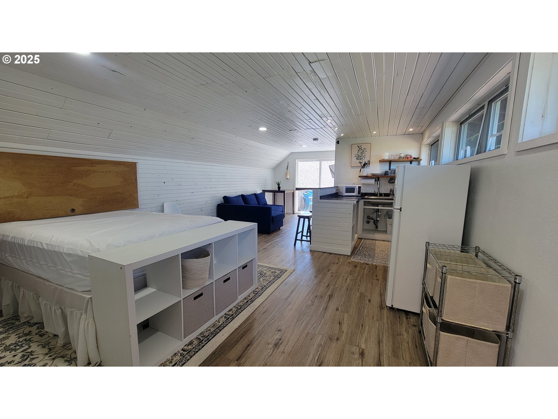 1023 MICHIGAN AVE NE