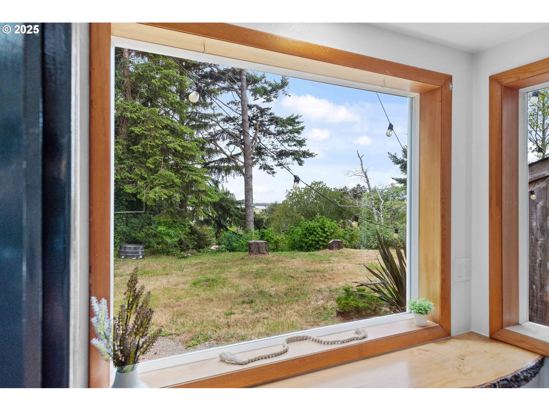 1023 MICHIGAN AVE NE