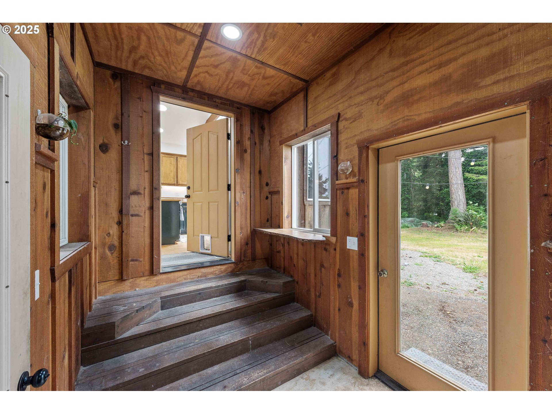 1023 MICHIGAN AVE NE