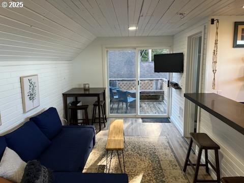 1023 MICHIGAN AVE NE