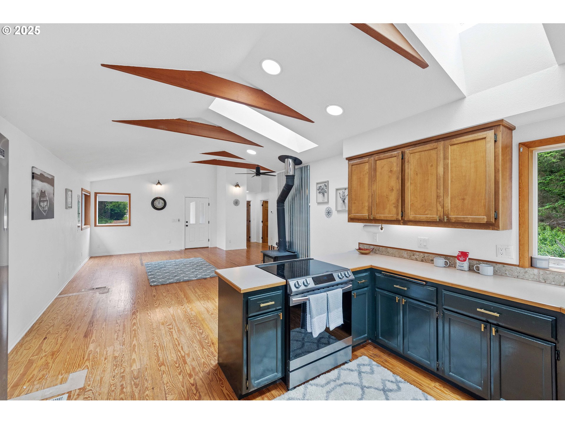 1023 MICHIGAN AVE NE