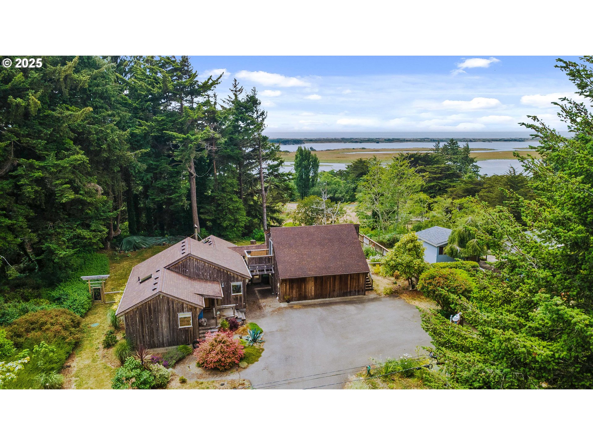 1023 MICHIGAN AVE NE