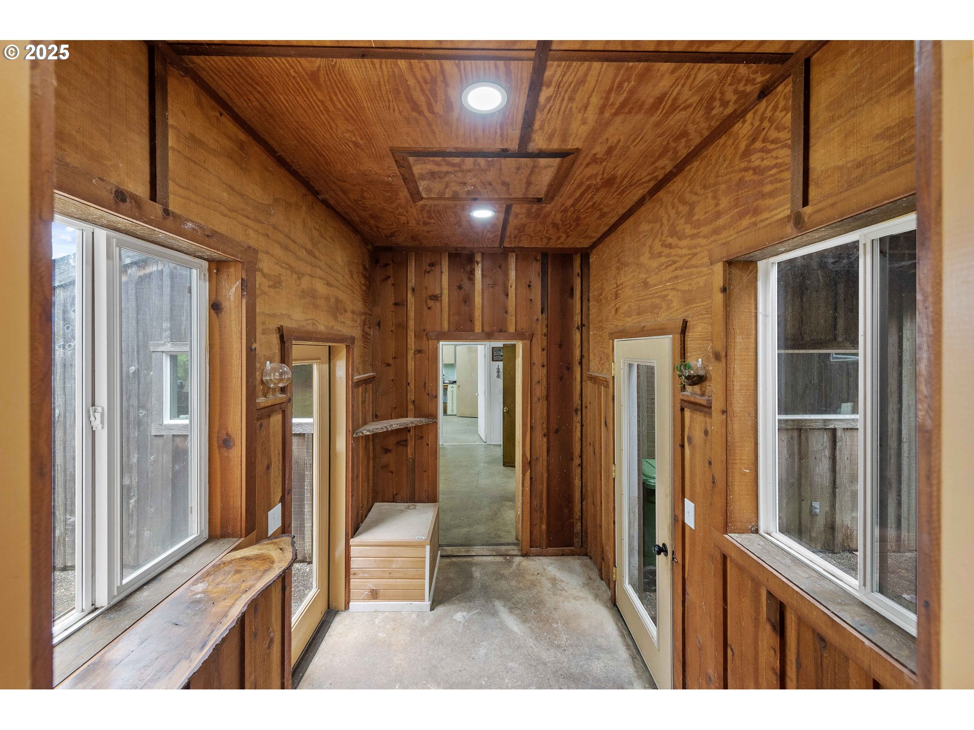 1023 MICHIGAN AVE NE