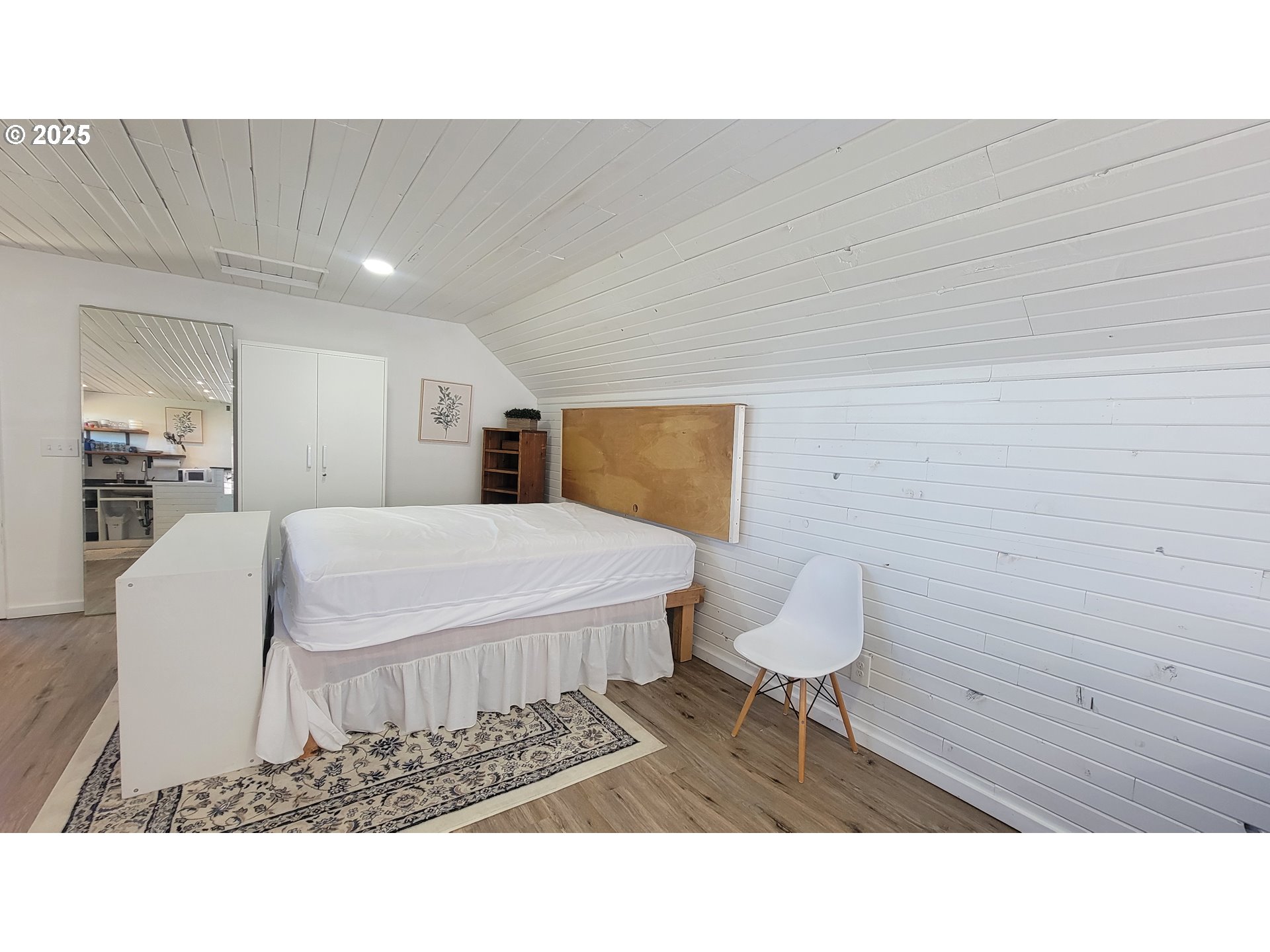 1023 MICHIGAN AVE NE