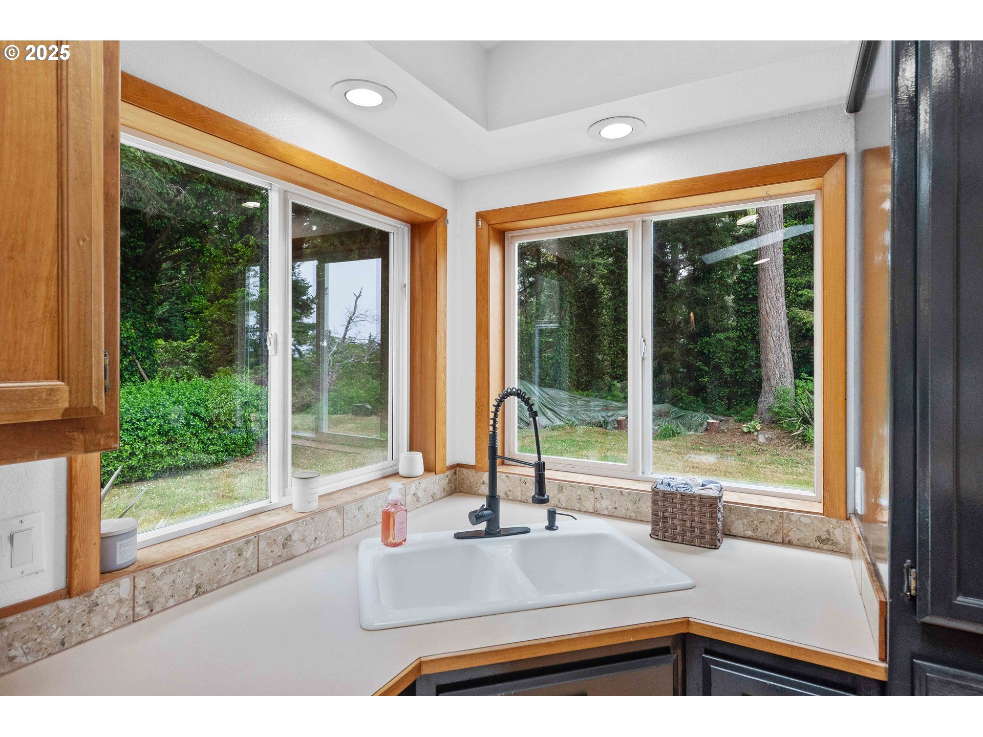 1023 MICHIGAN AVE NE