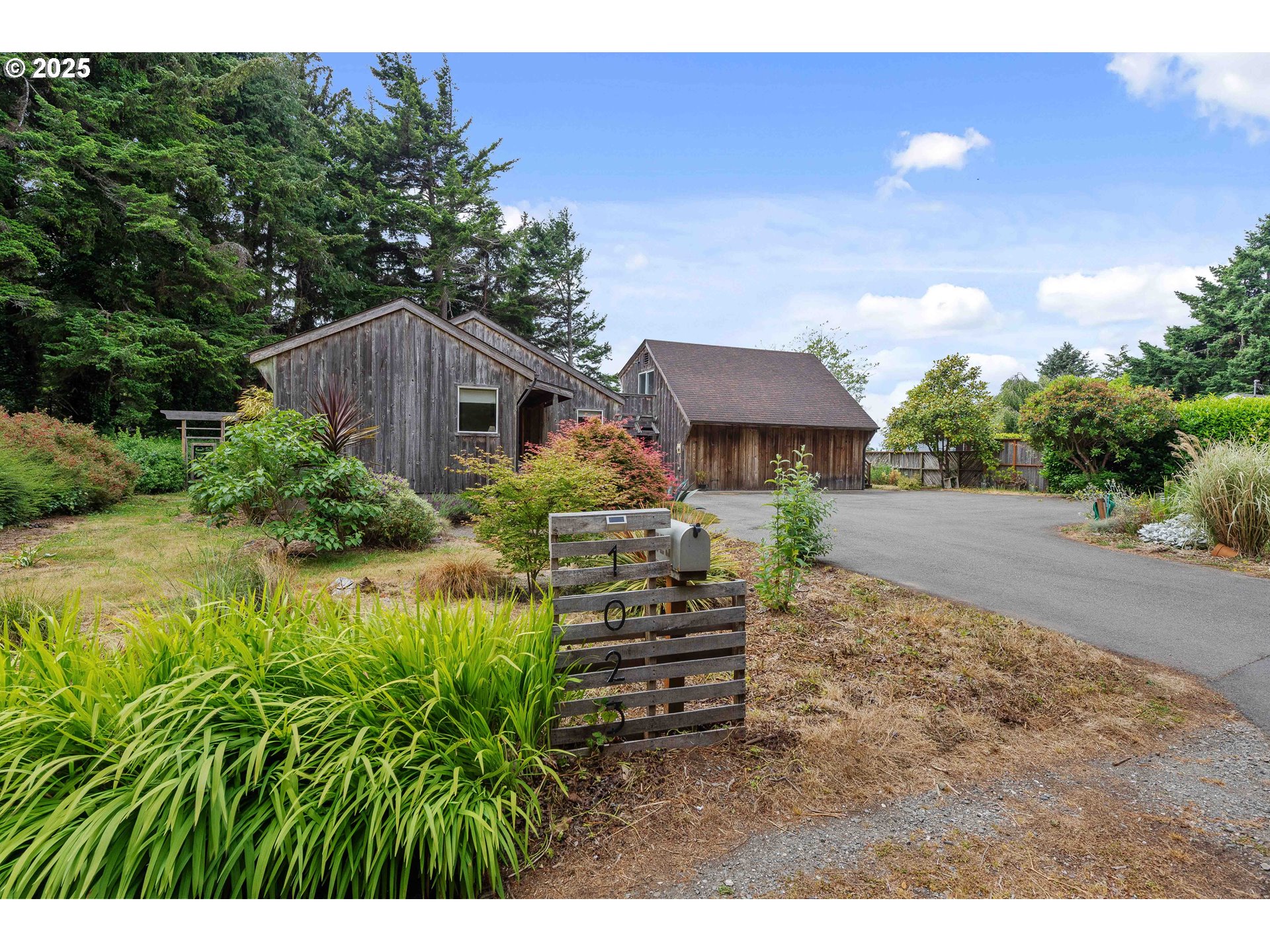 1023 MICHIGAN AVE NE