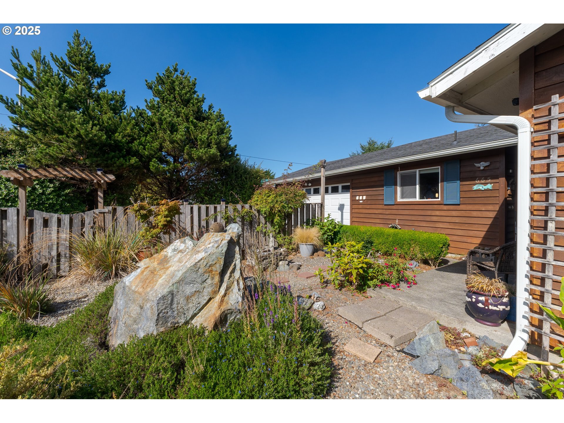 665 Edison Ave SW