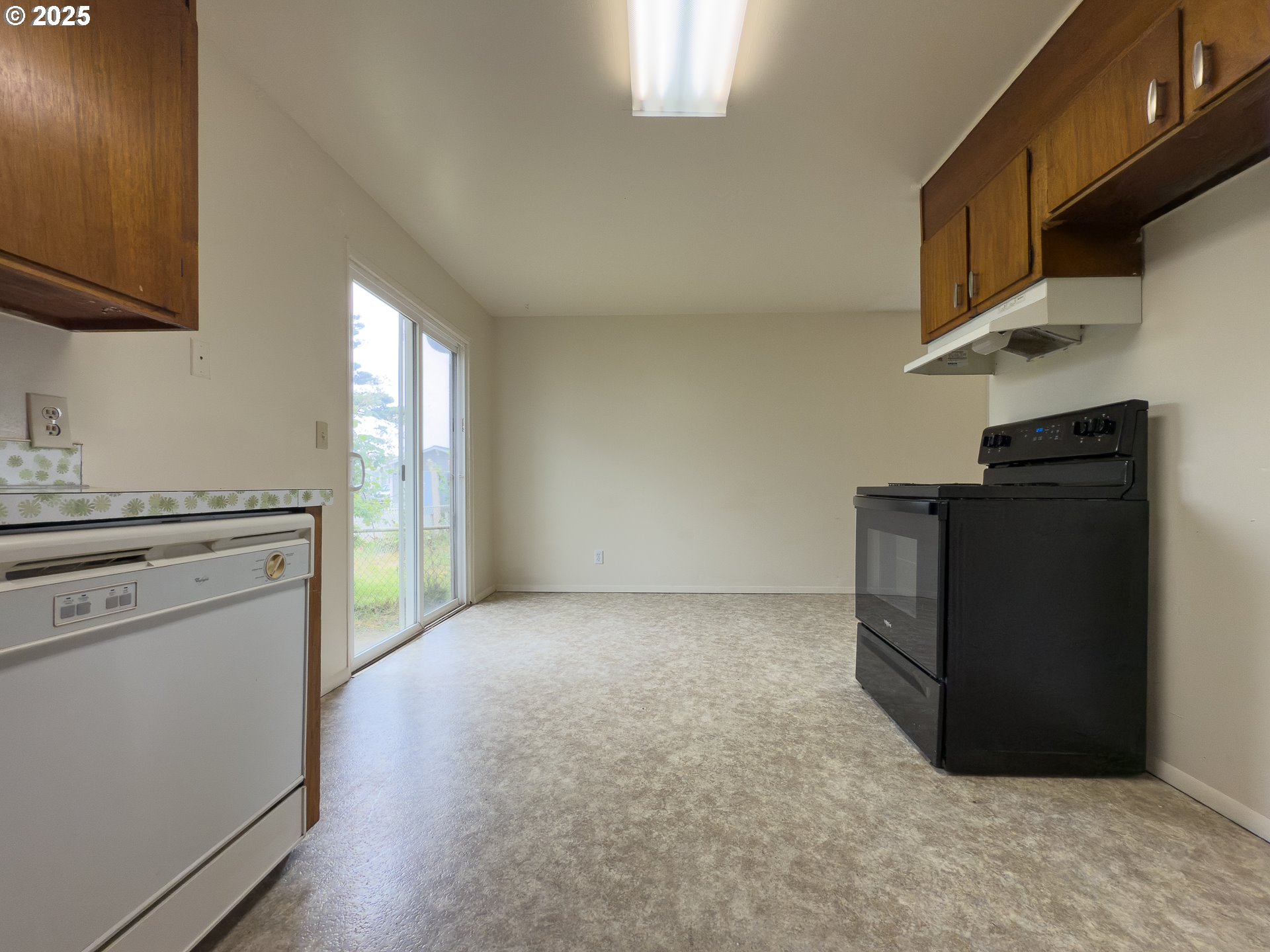 WEST BANDON DUPLEX - OWNER WILL FINANCE!