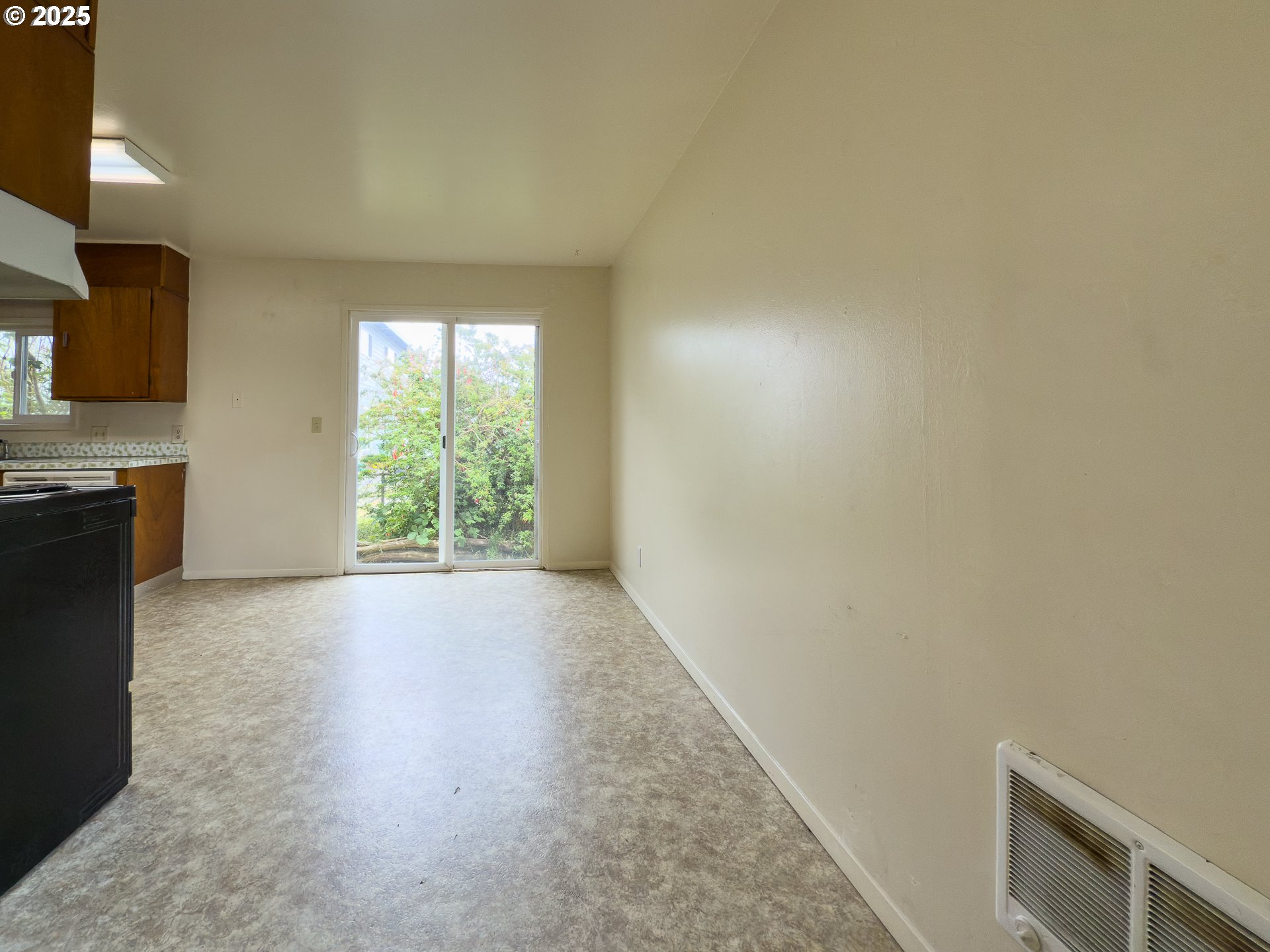 WEST BANDON DUPLEX - OWNER WILL FINANCE!