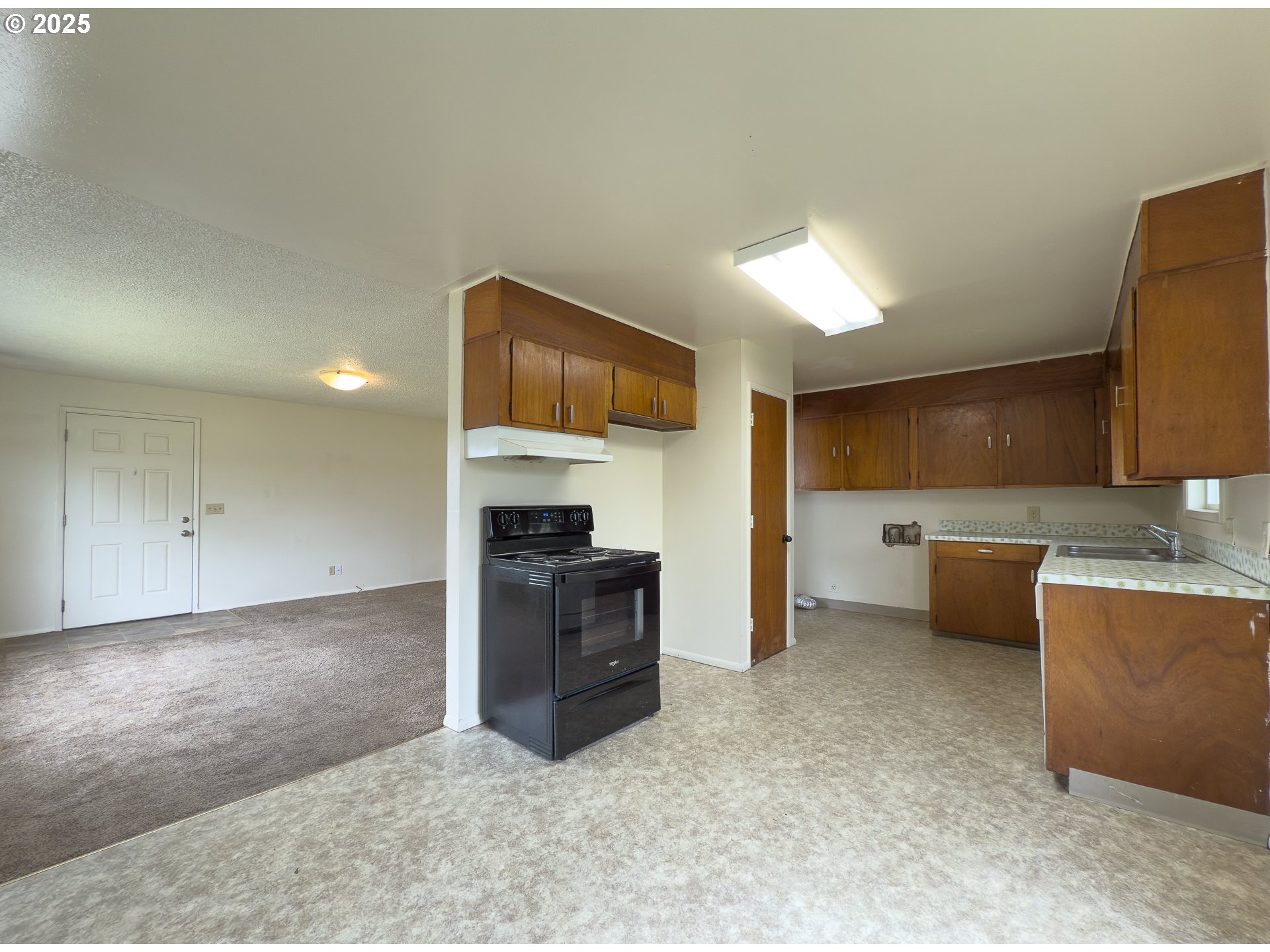 WEST BANDON DUPLEX - OWNER WILL FINANCE!