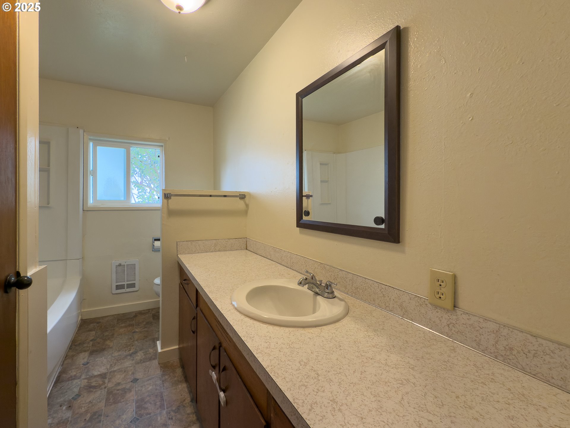 WEST BANDON DUPLEX - OWNER WILL FINANCE!