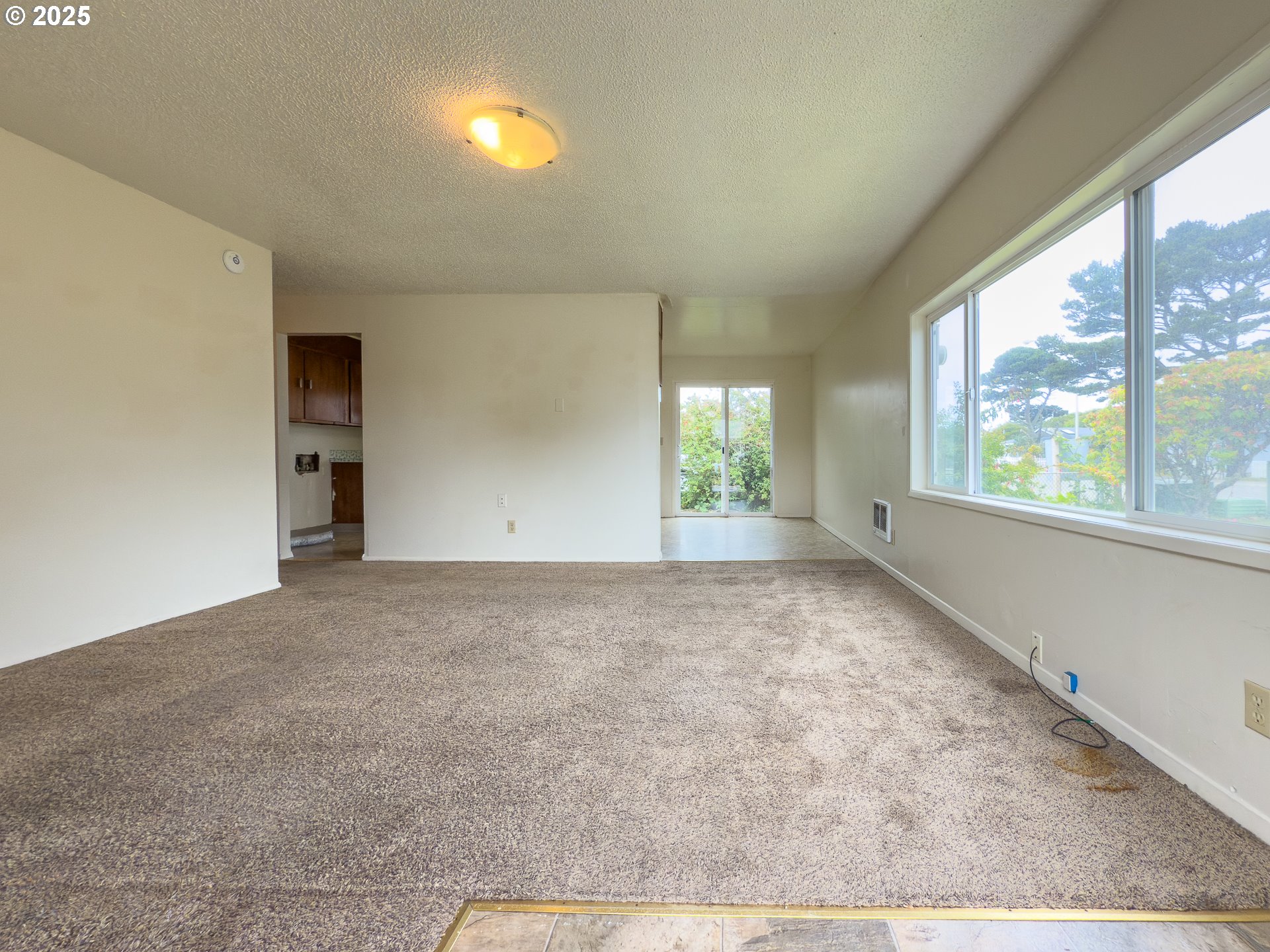 WEST BANDON DUPLEX - OWNER WILL FINANCE!