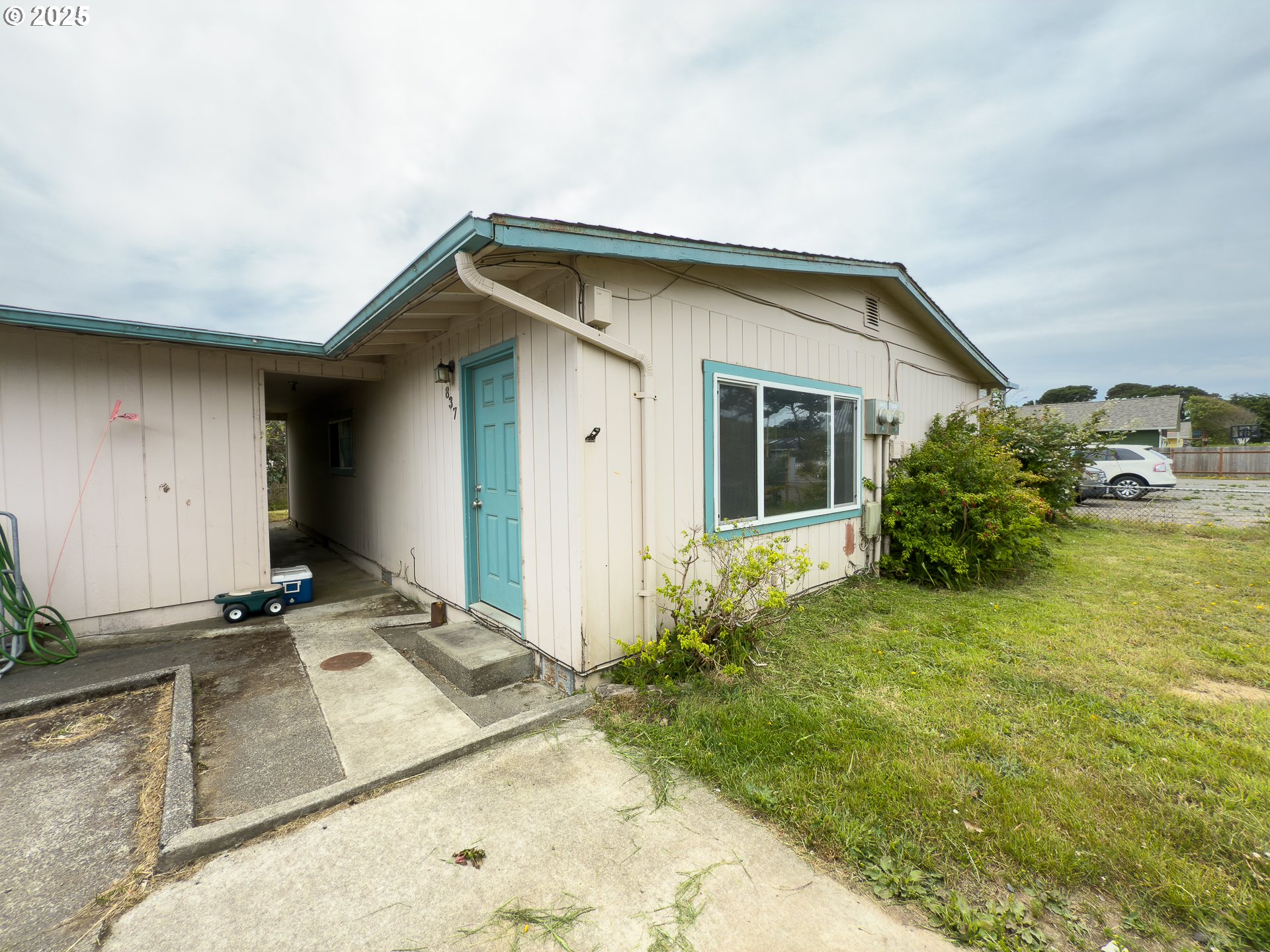 WEST BANDON DUPLEX - OWNER WILL FINANCE!