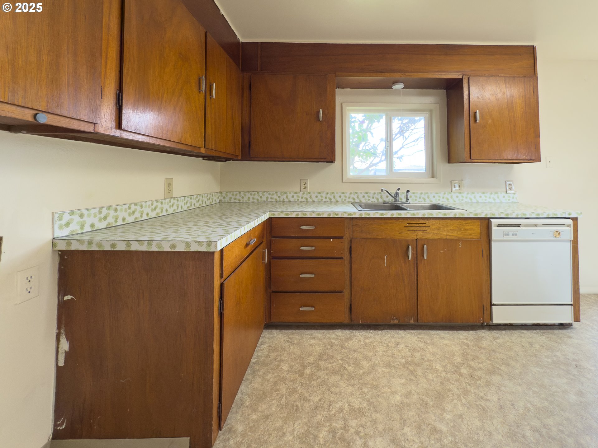 WEST BANDON DUPLEX - OWNER WILL FINANCE!