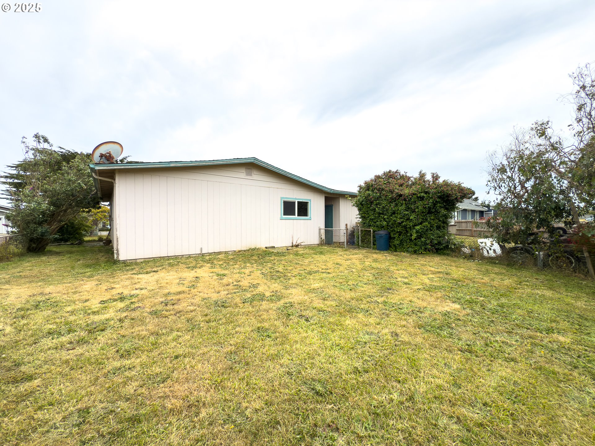 WEST BANDON DUPLEX - OWNER WILL FINANCE!