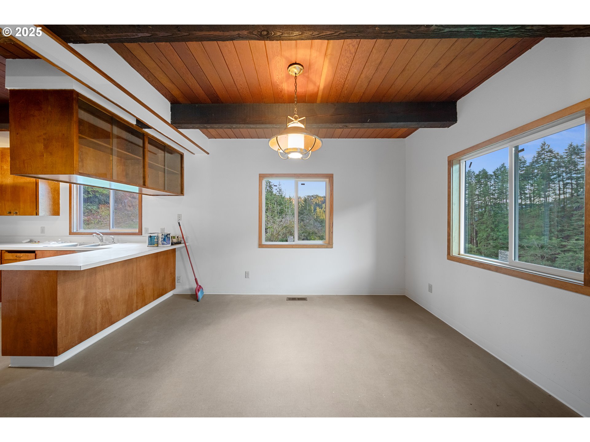 604 THORTON OAR LN, Reedsport