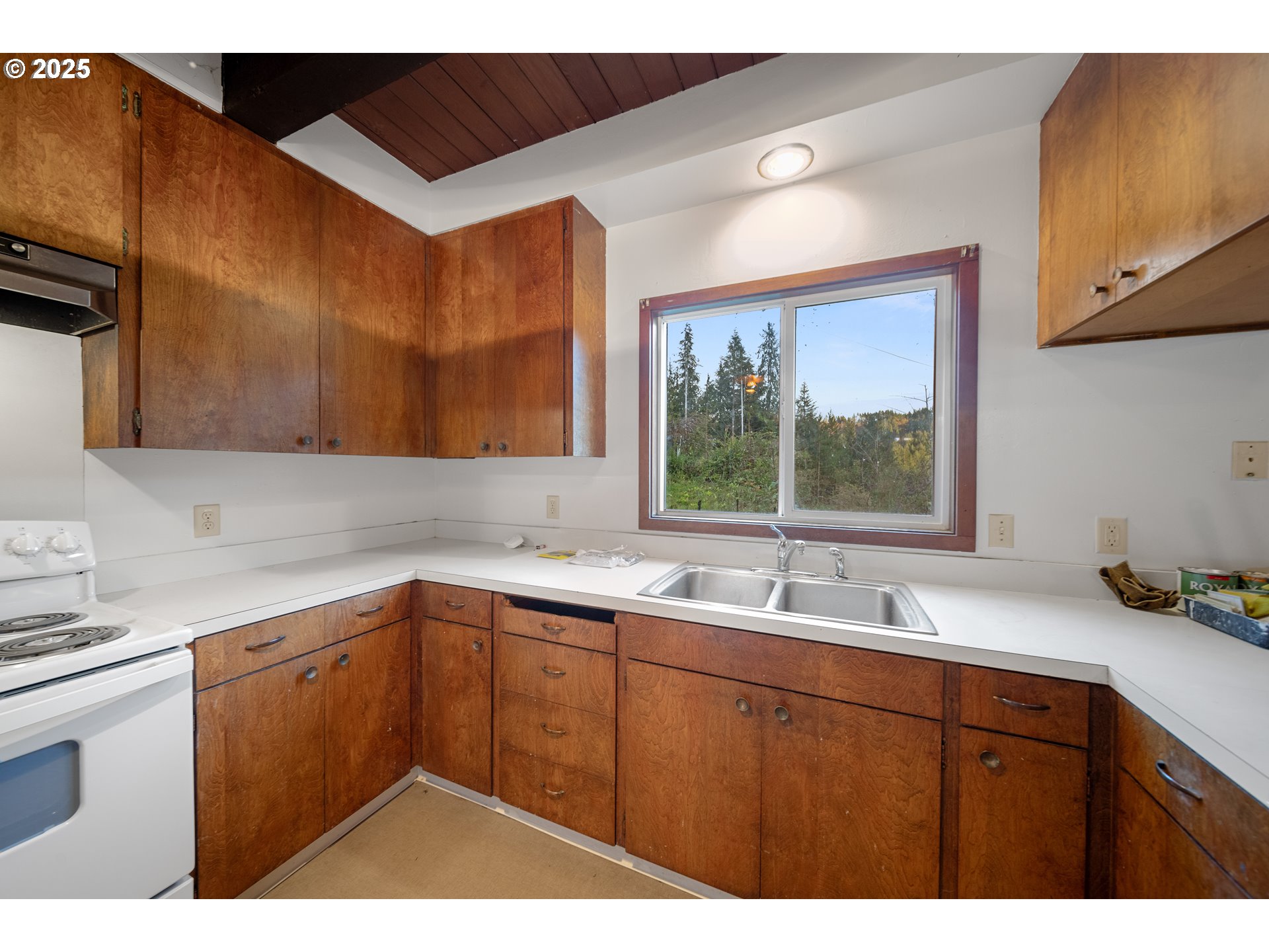 604 THORTON OAR LN, Reedsport