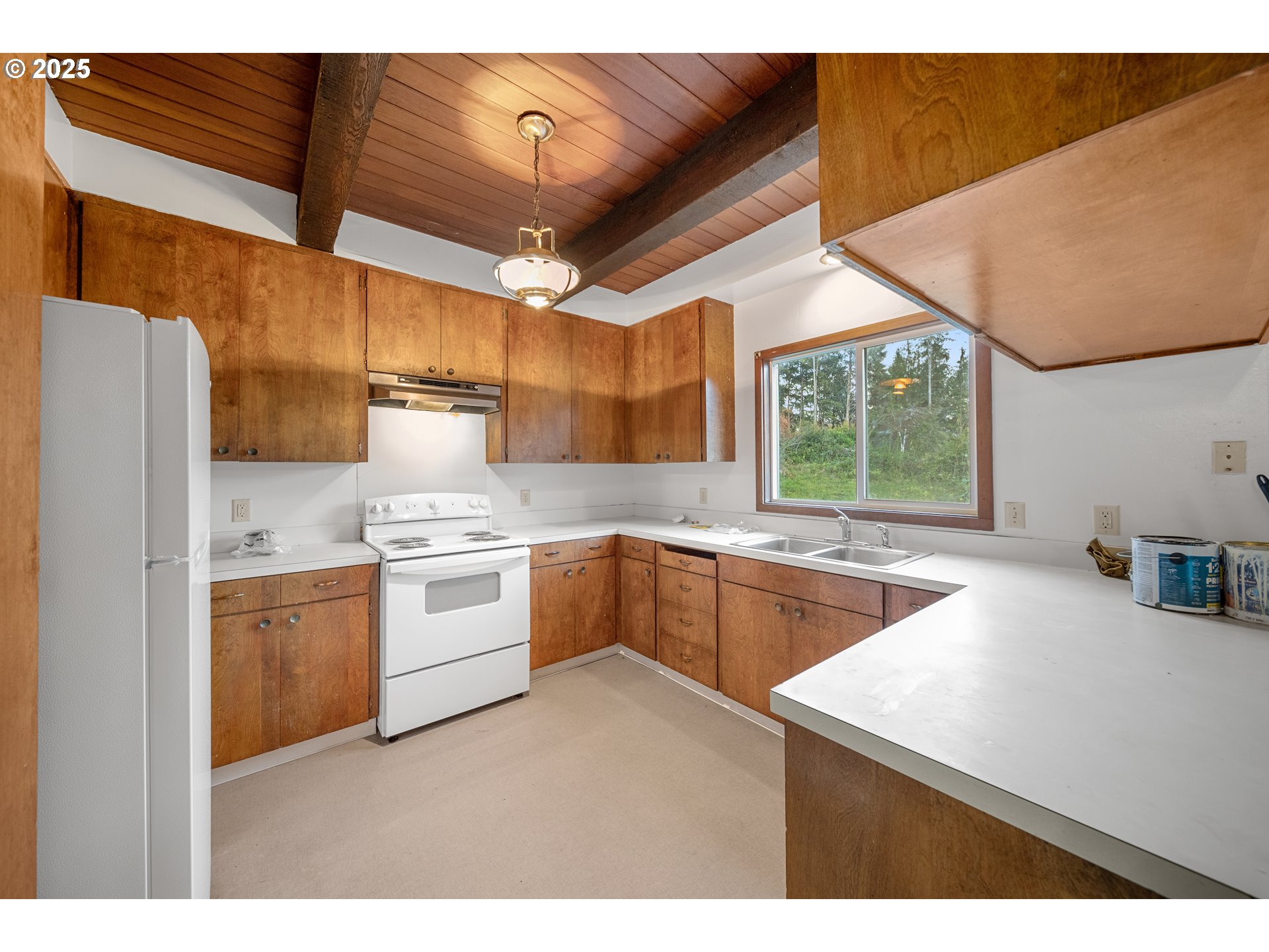 604 THORTON OAR LN, Reedsport