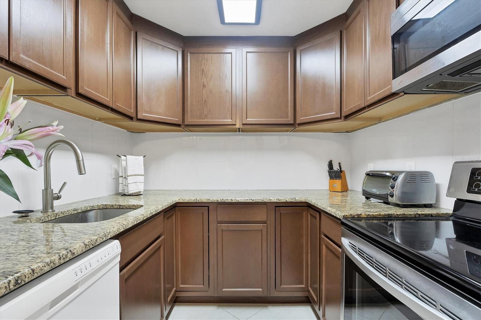 3245 BENEVA RD #104