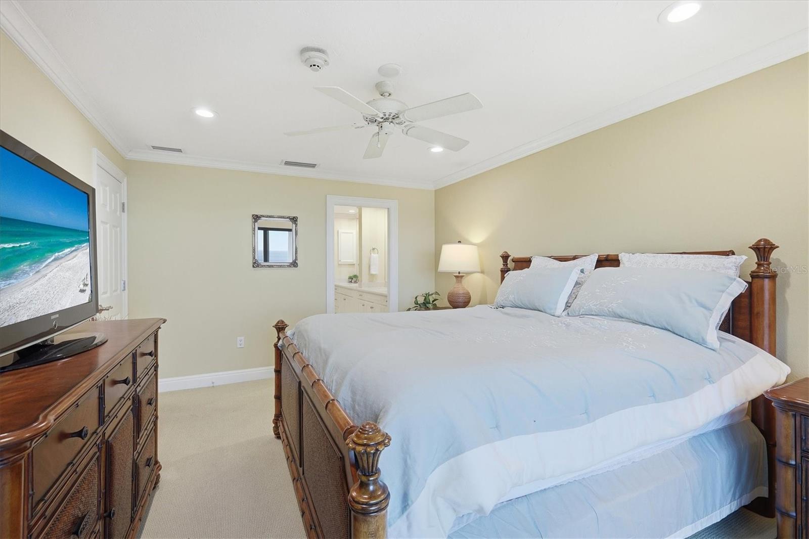 5393 GULF OF MEXICO DR #211