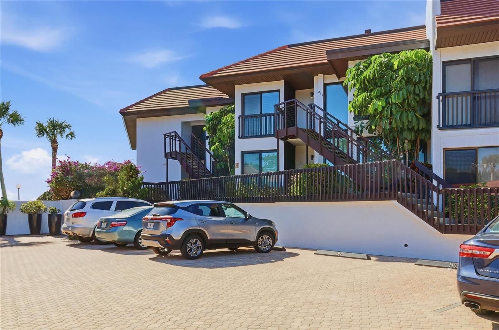 5393 GULF OF MEXICO DR #211