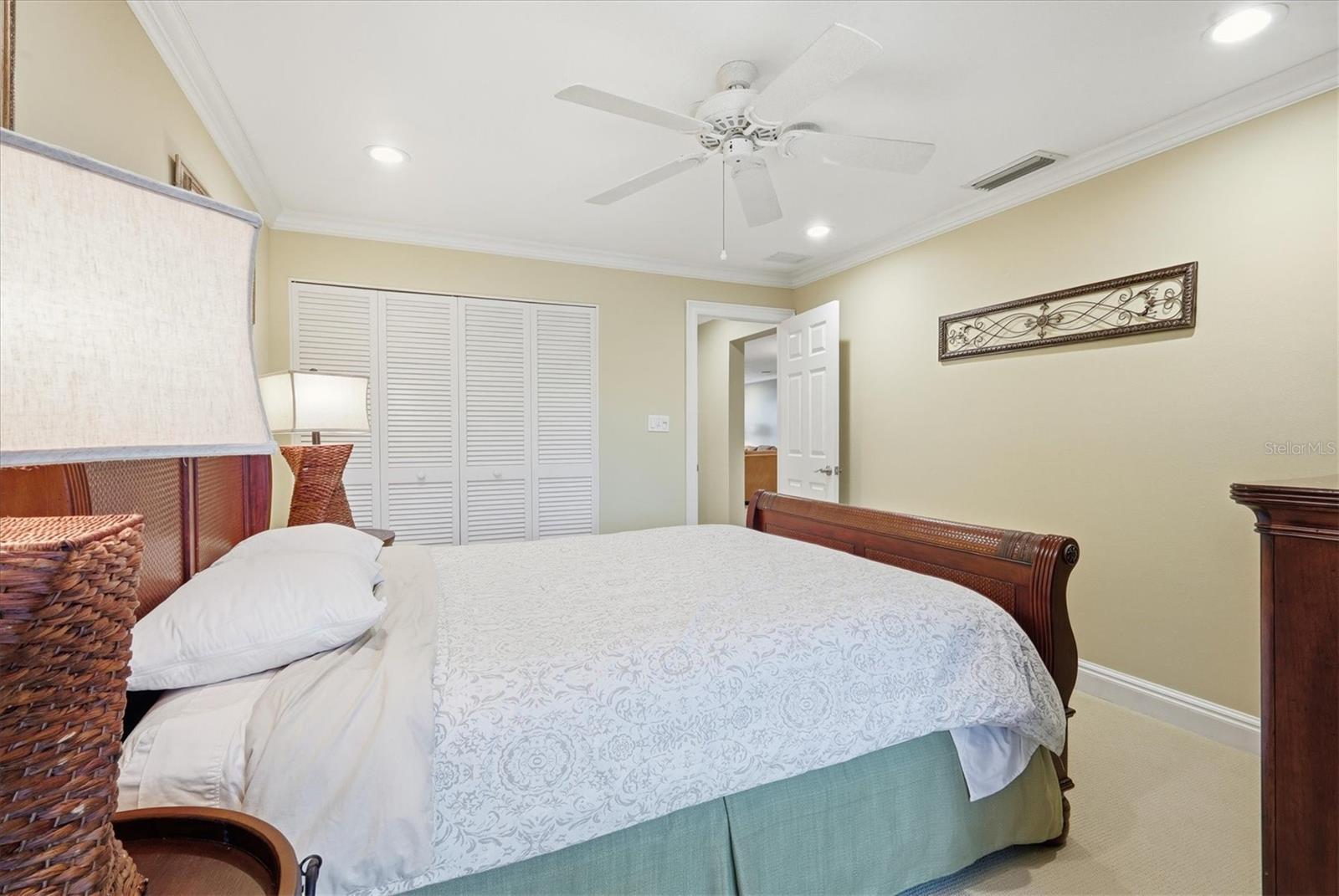 5393 GULF OF MEXICO DR #211