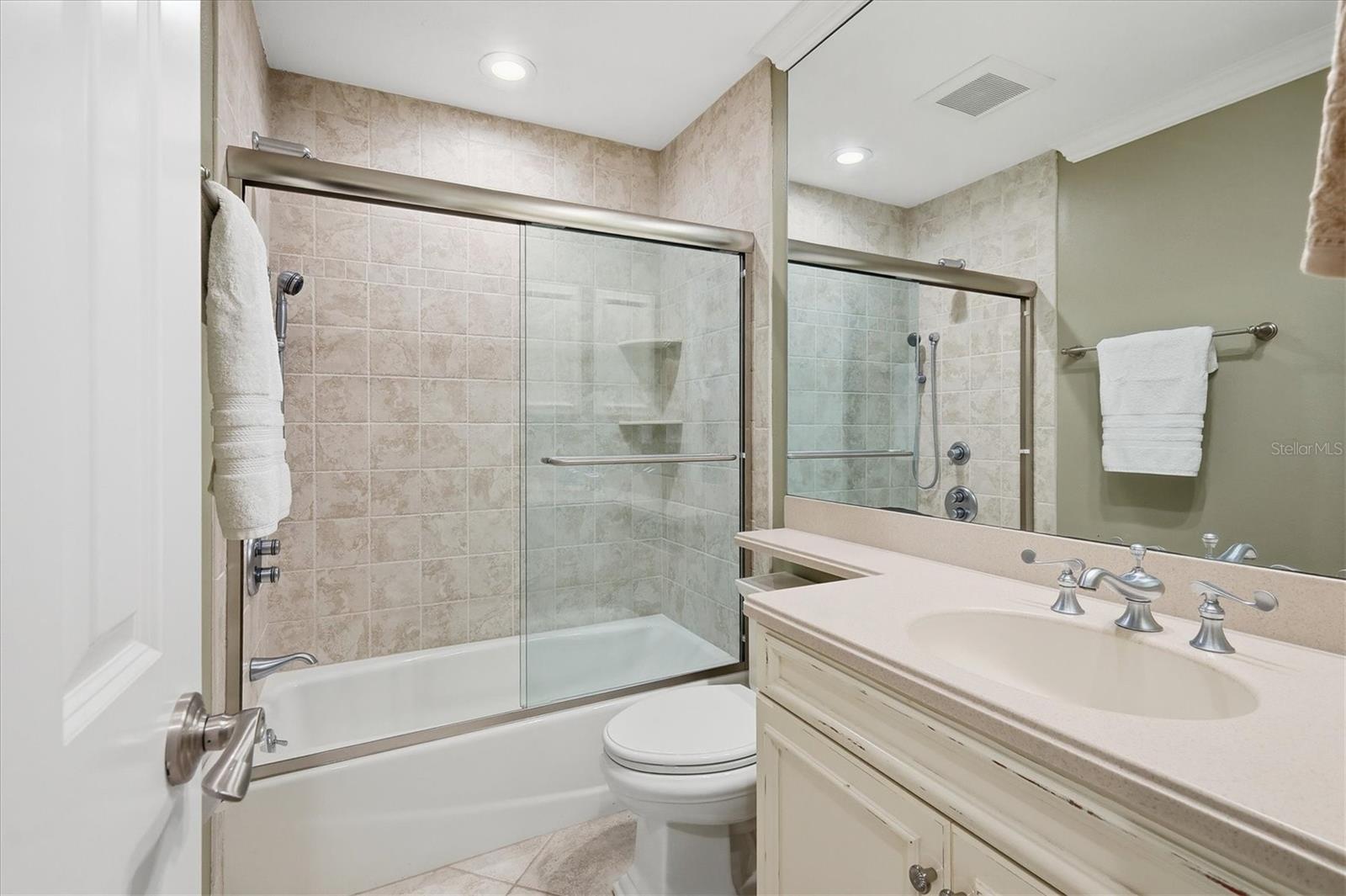 5393 GULF OF MEXICO DR #211