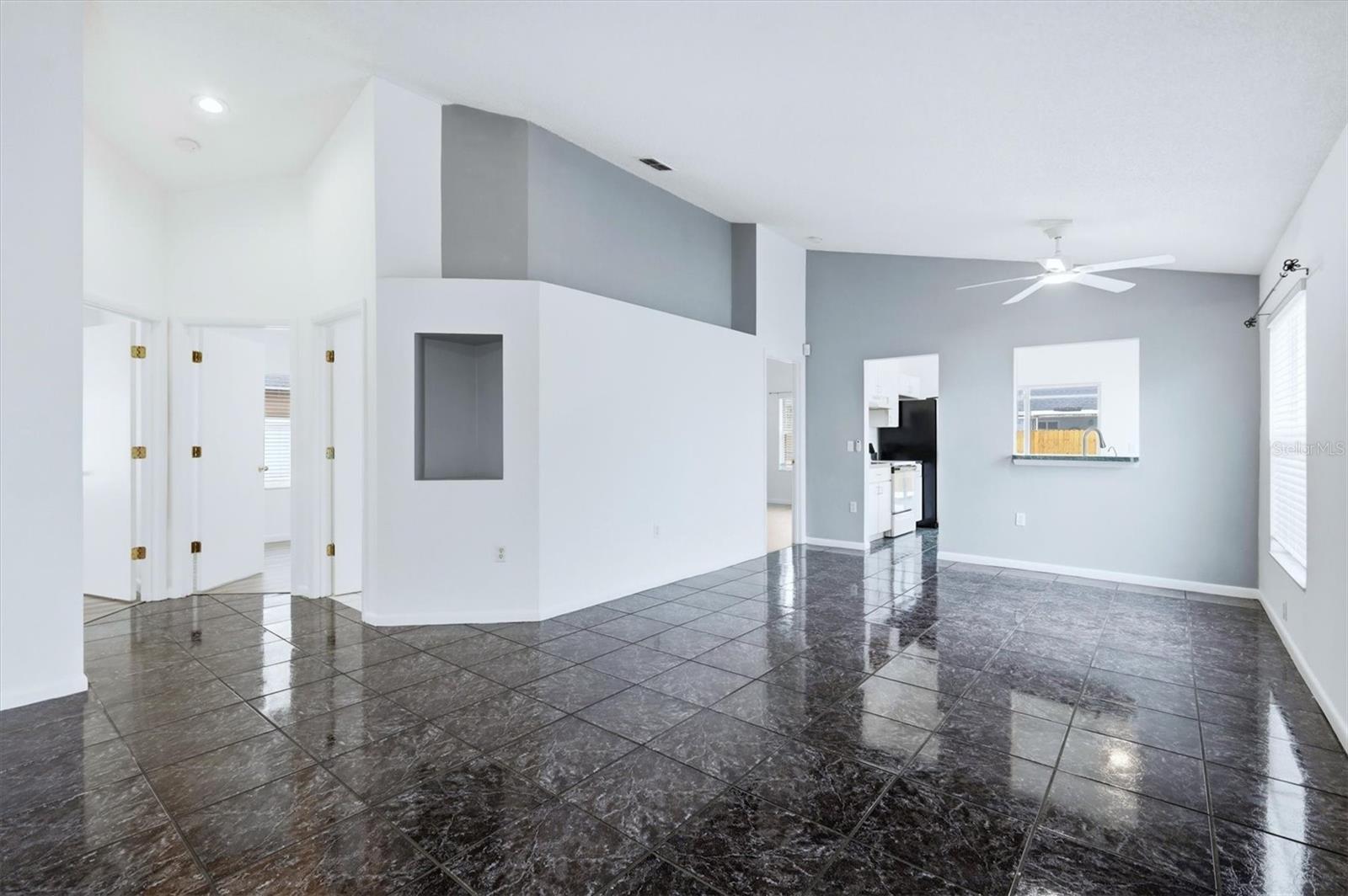 1077 N JEFFERSON AVE