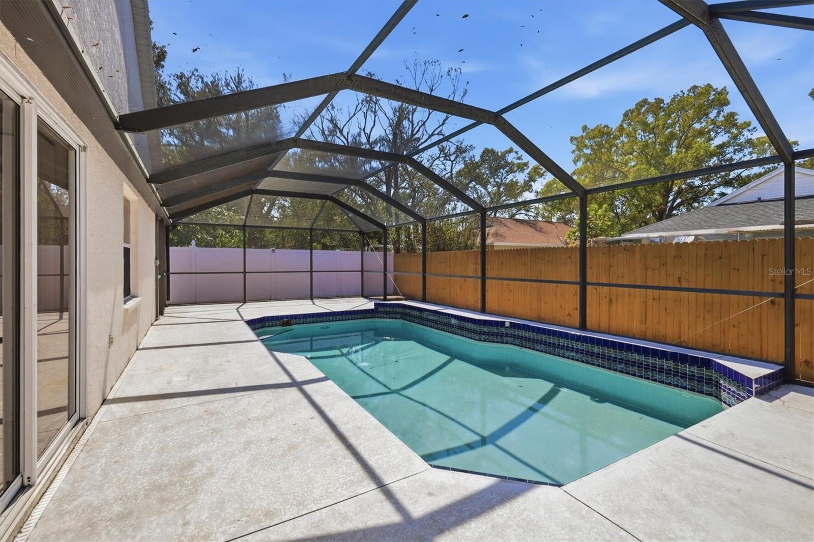 1077 N JEFFERSON AVE