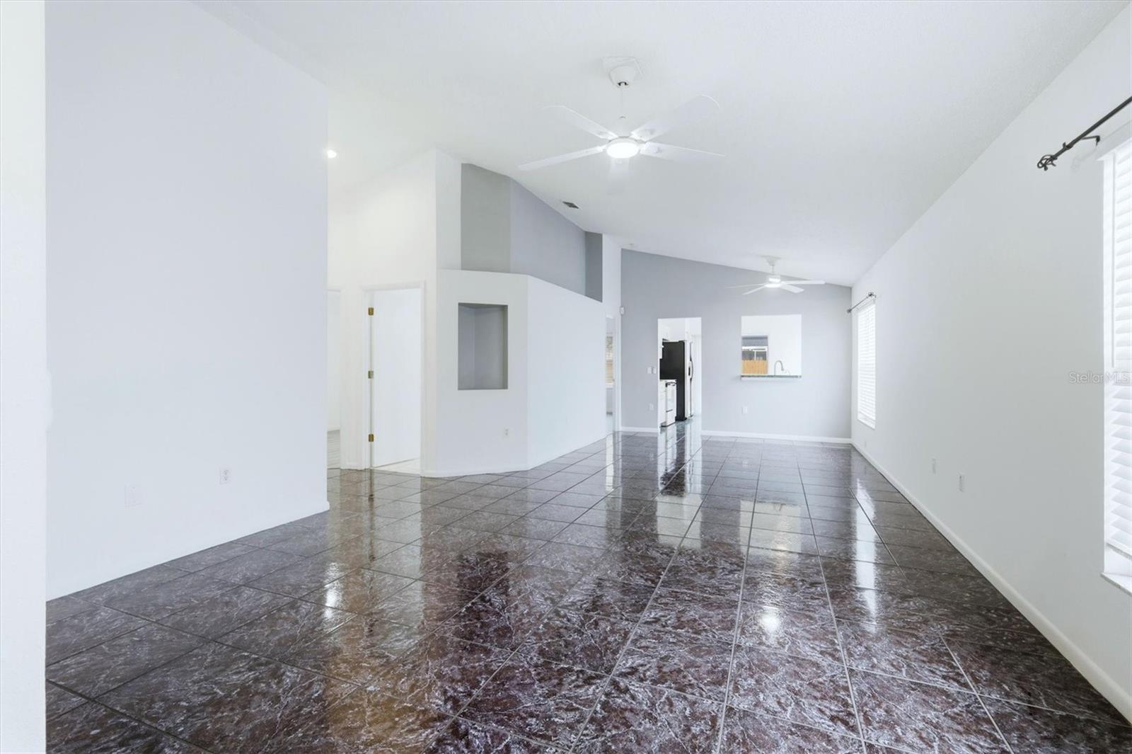 1077 N JEFFERSON AVE