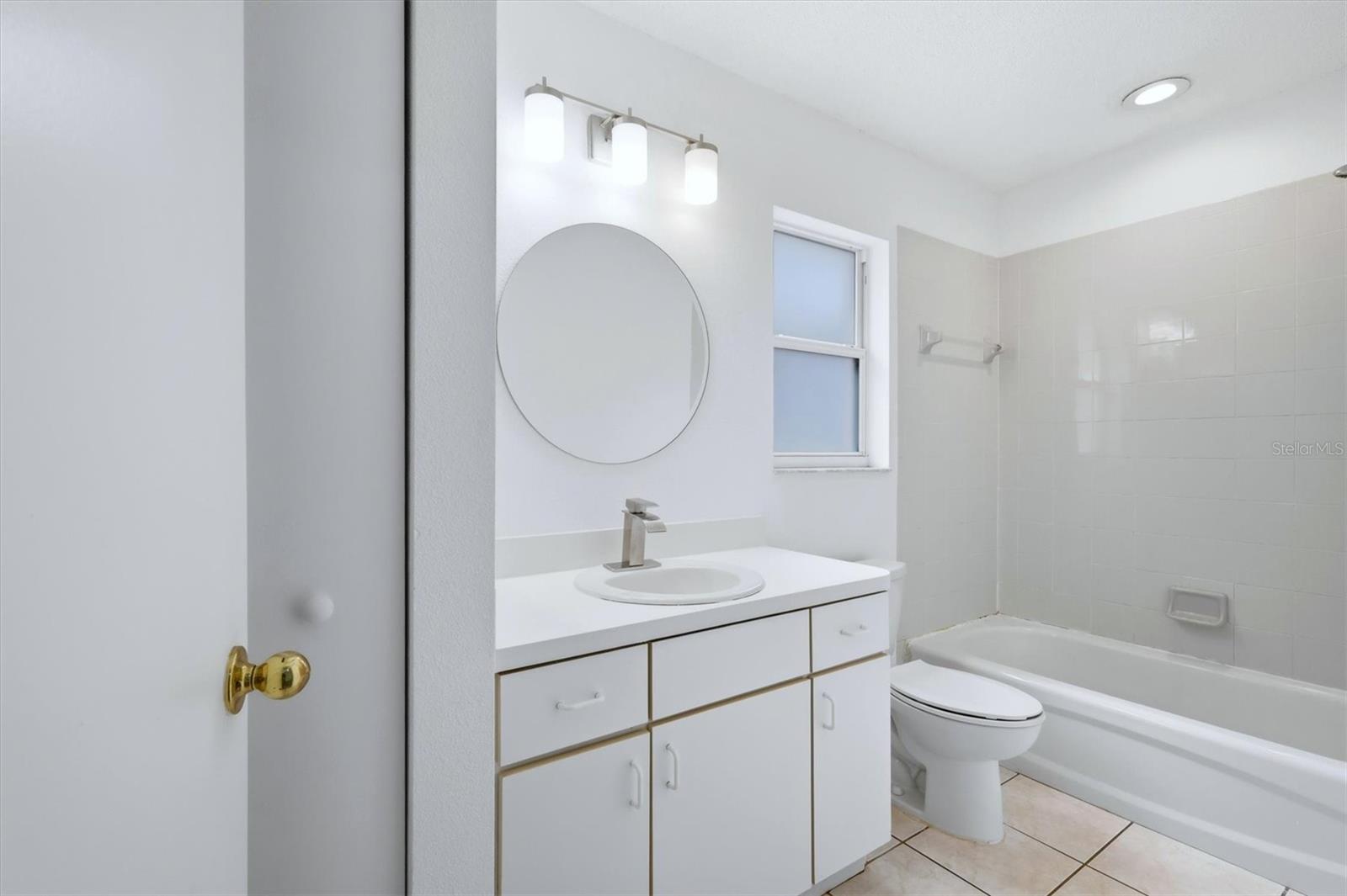 1077 N JEFFERSON AVE