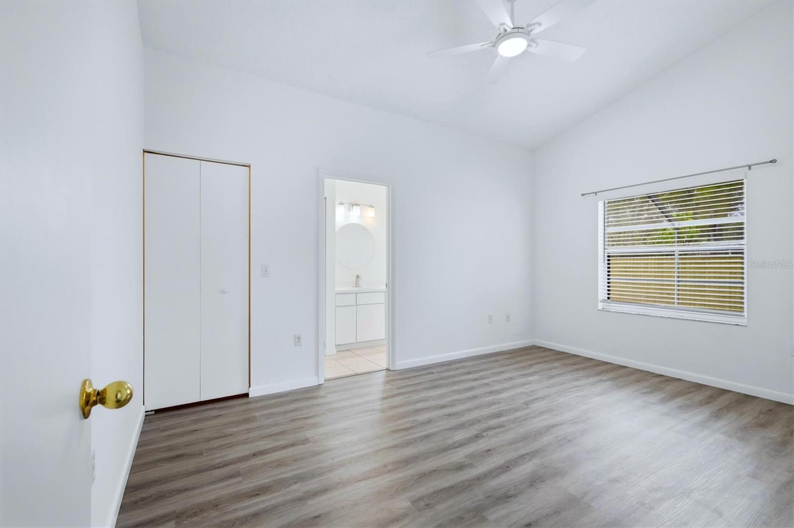 1077 N JEFFERSON AVE