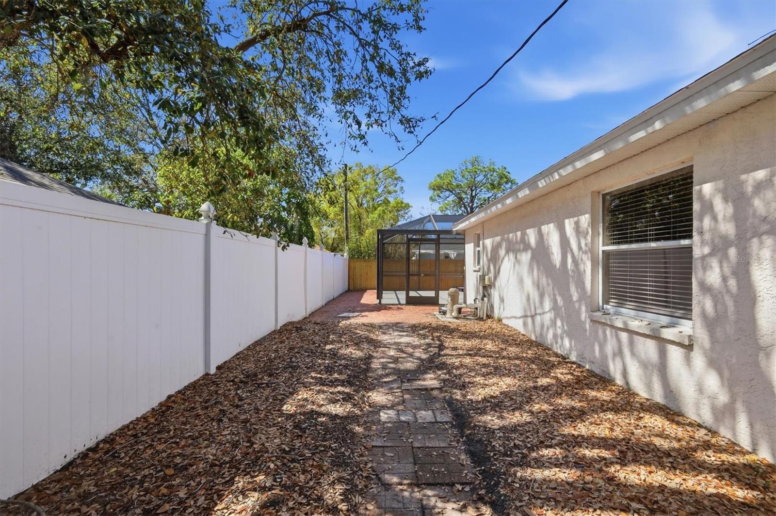 1077 N JEFFERSON AVE