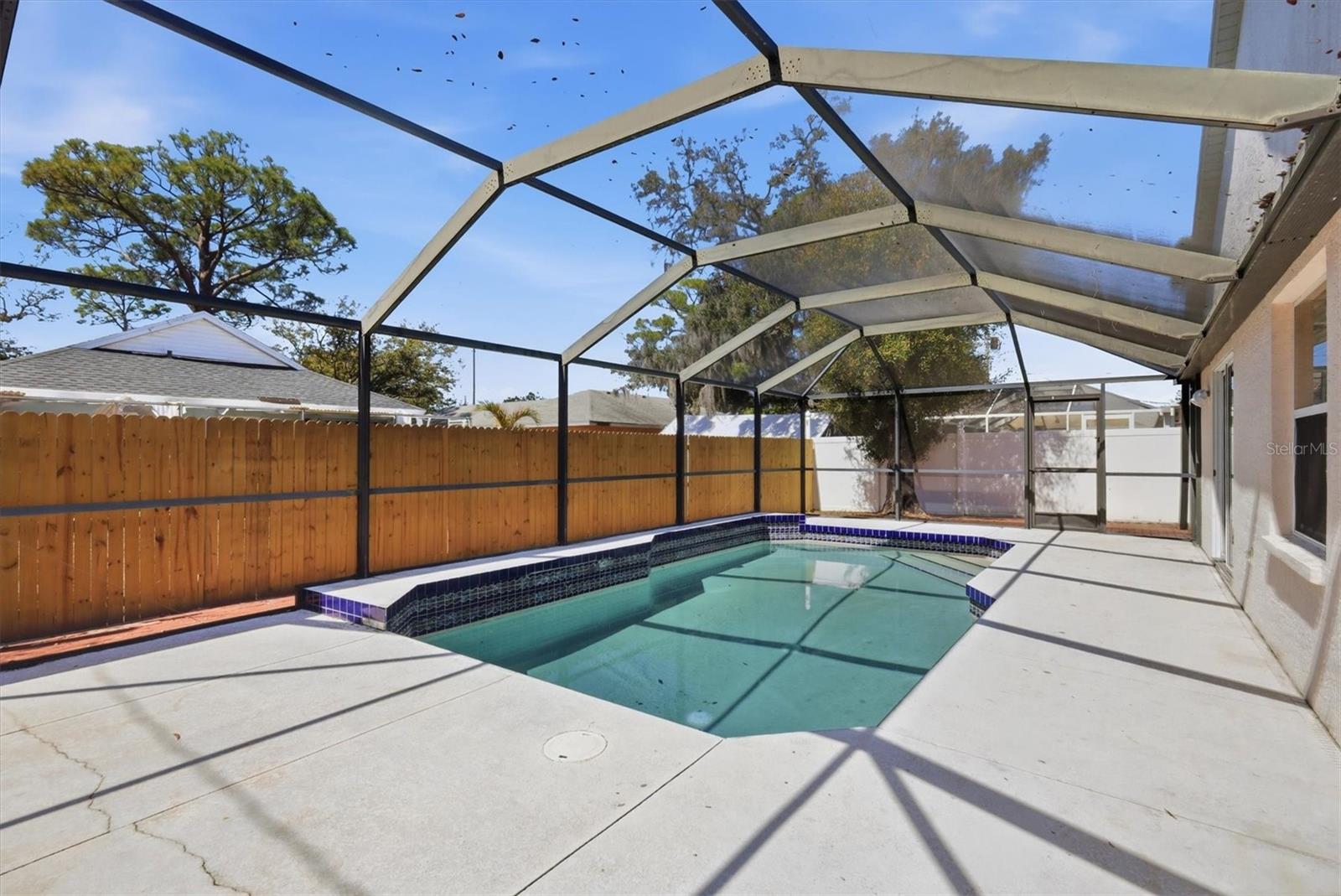 1077 N JEFFERSON AVE