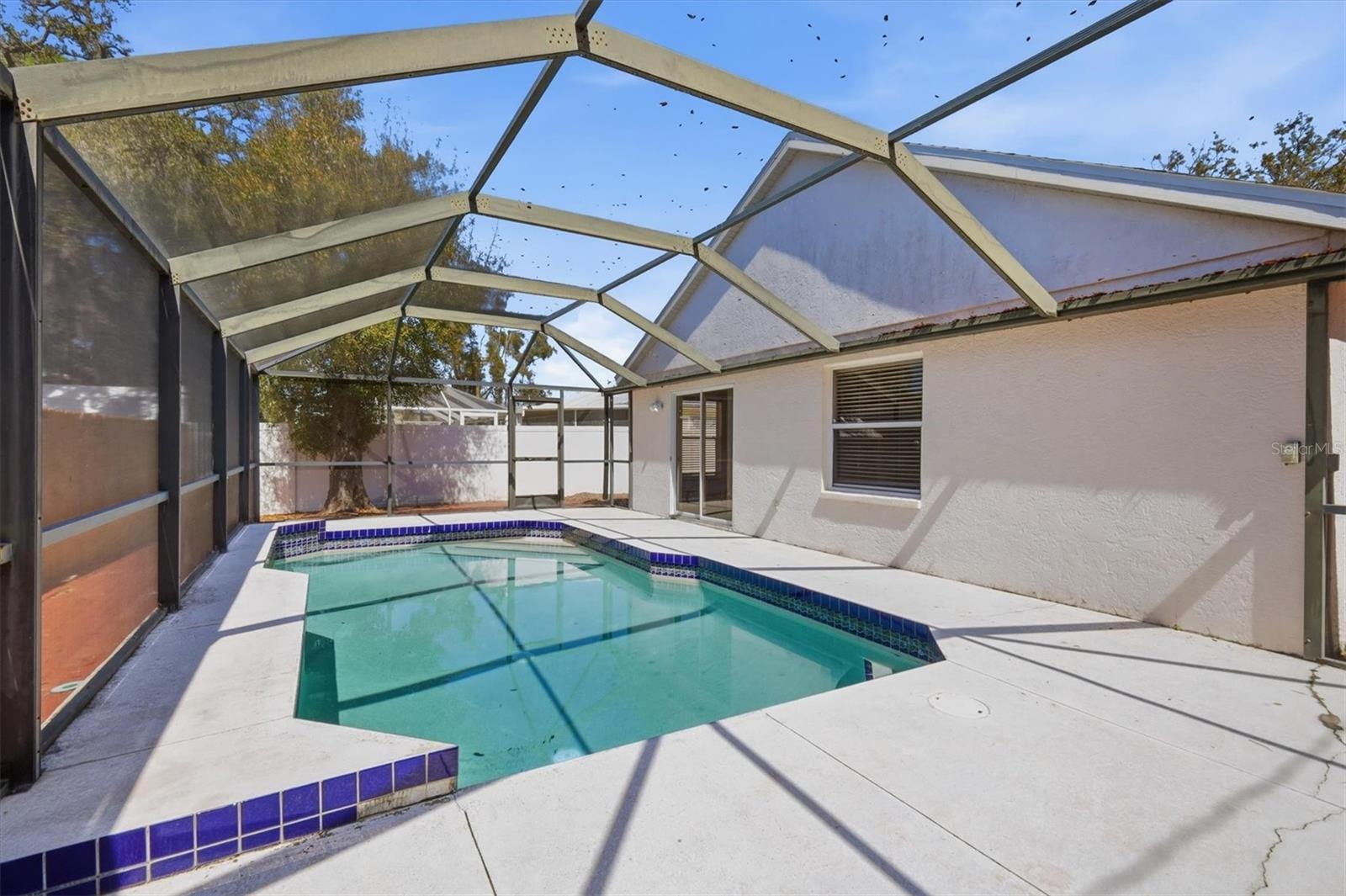 1077 N JEFFERSON AVE