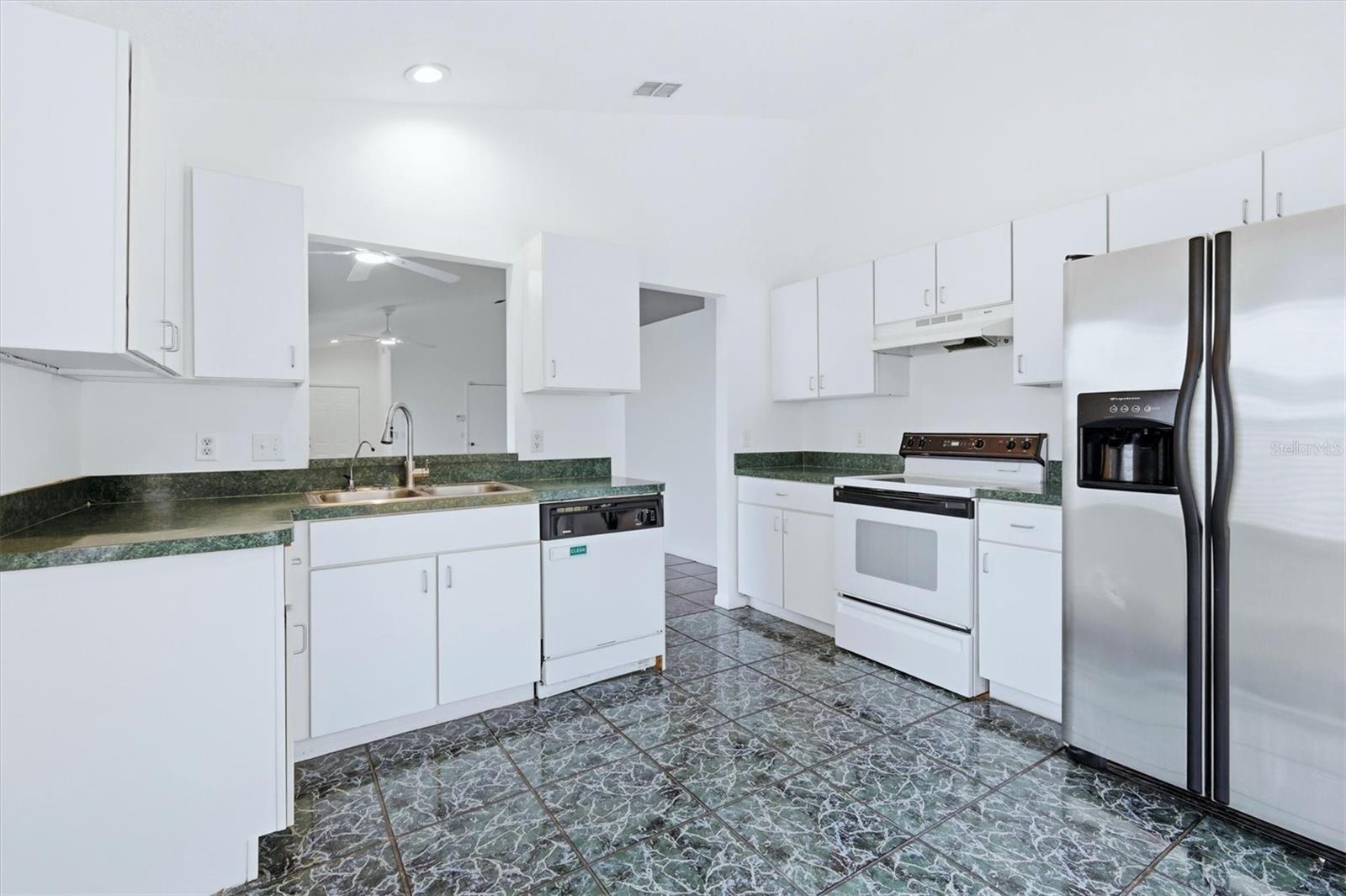 1077 N JEFFERSON AVE