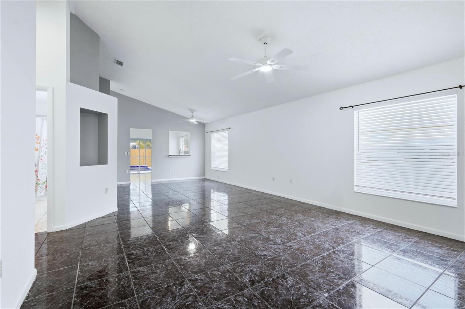 1077 N JEFFERSON AVE