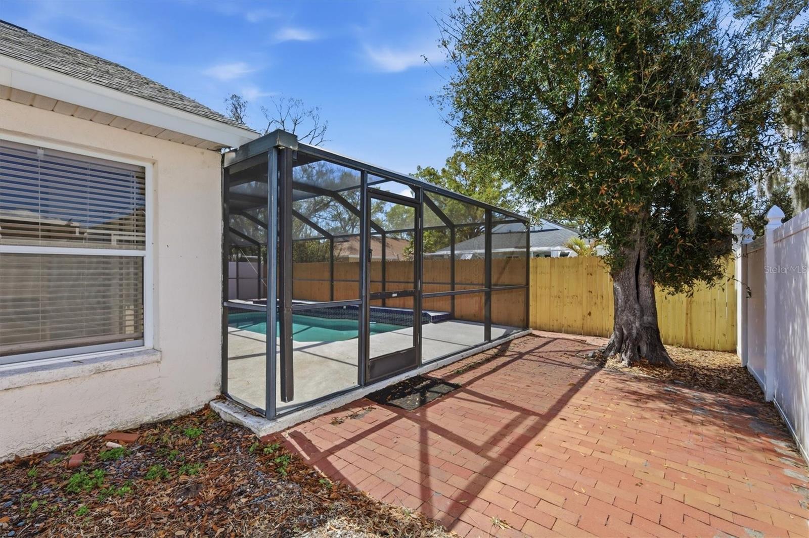 1077 N JEFFERSON AVE