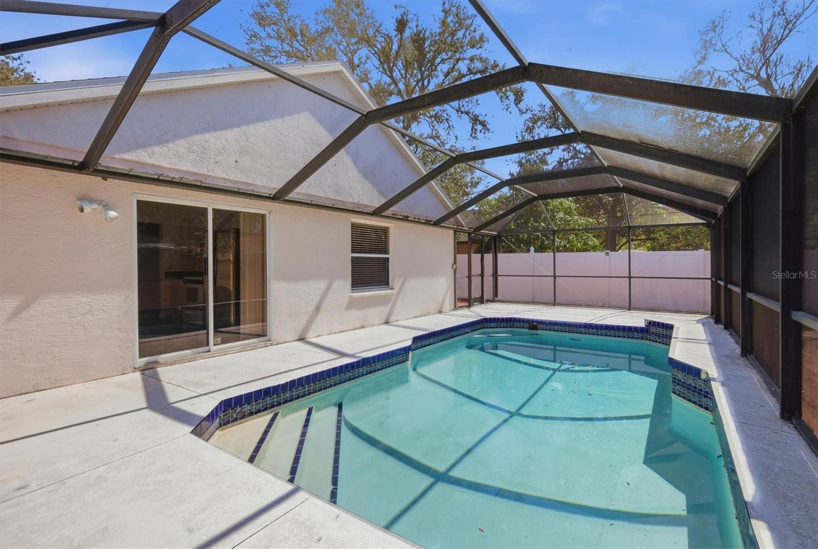 1077 N JEFFERSON AVE