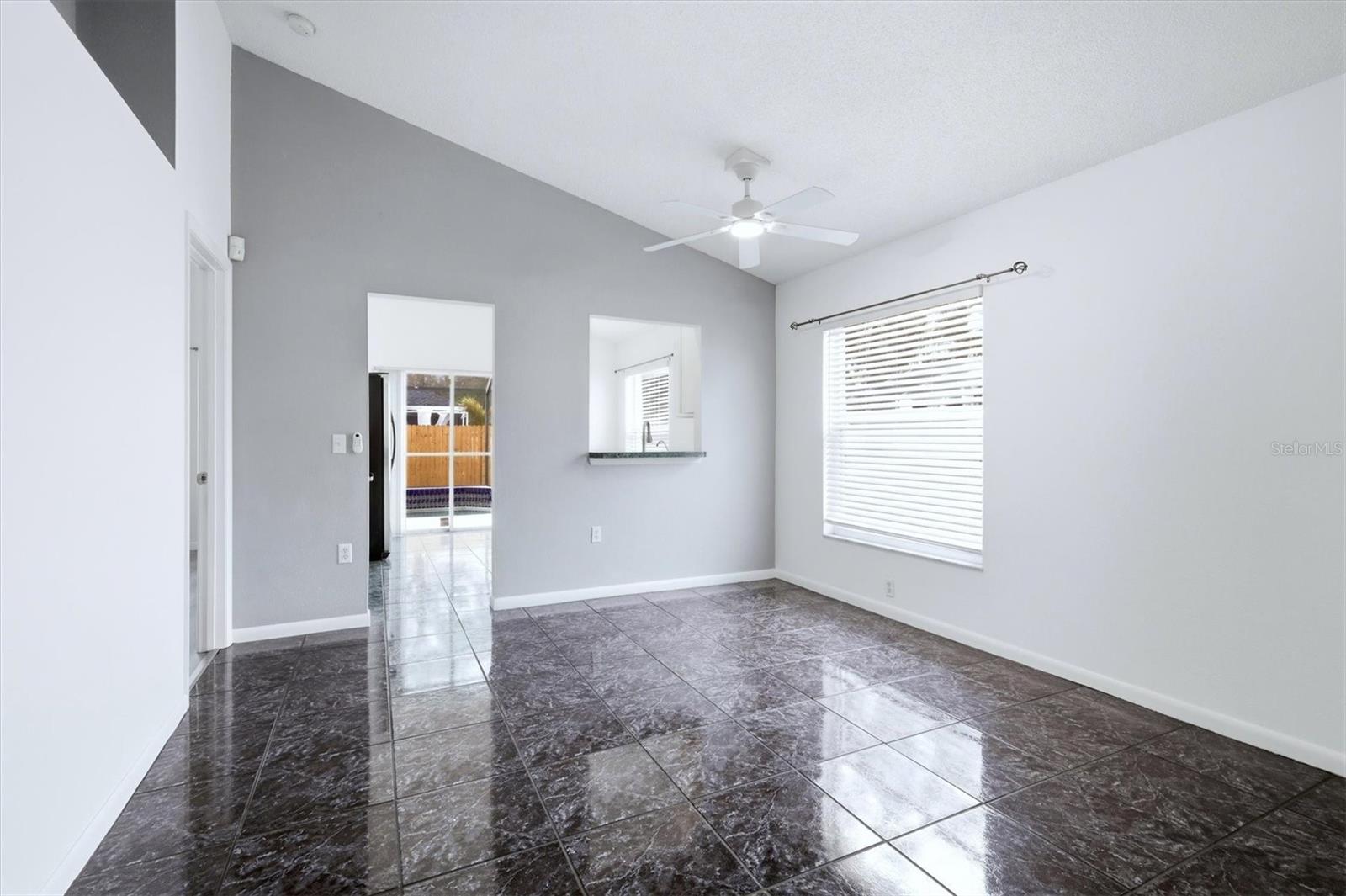 1077 N JEFFERSON AVE