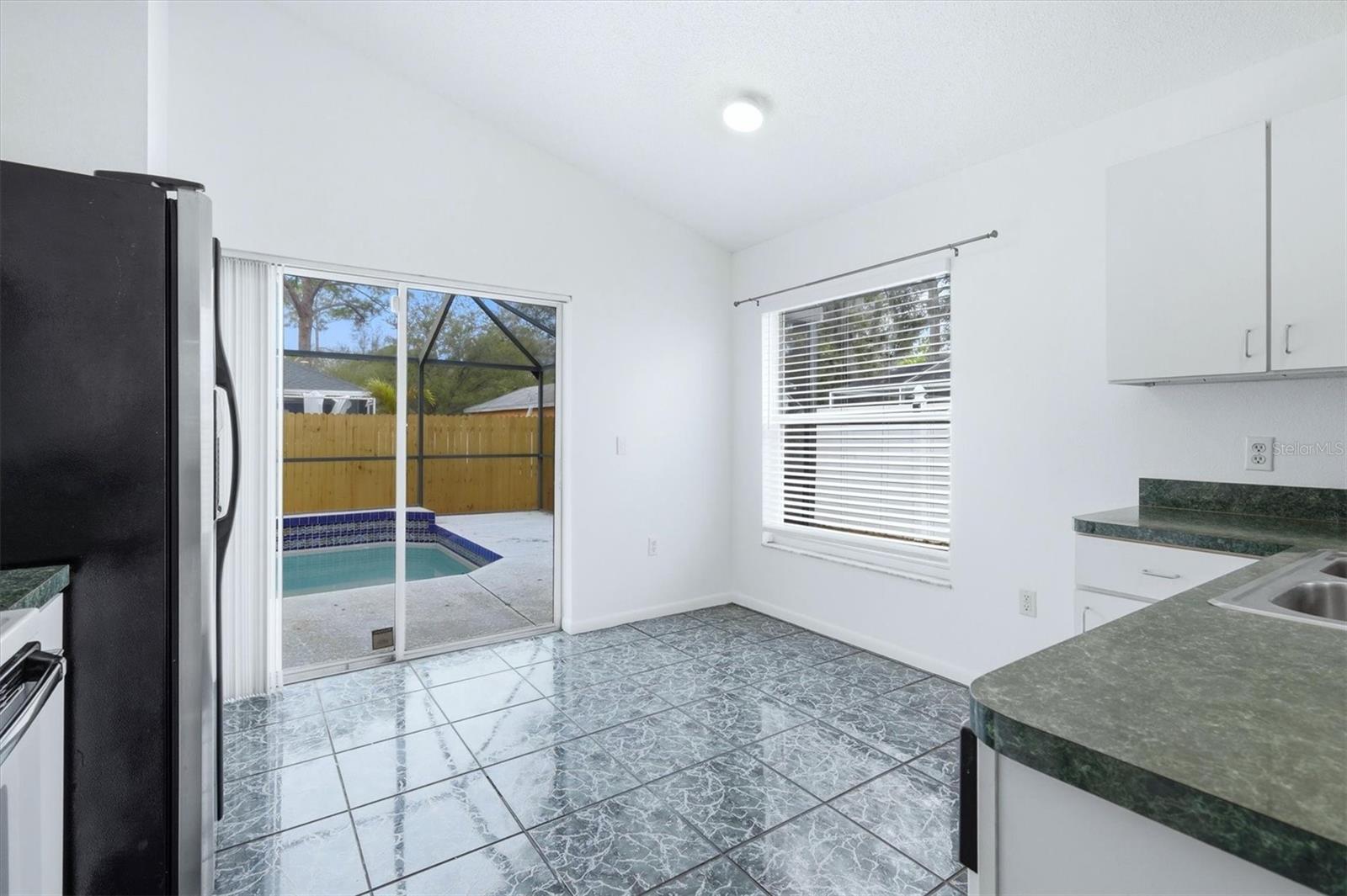 1077 N JEFFERSON AVE