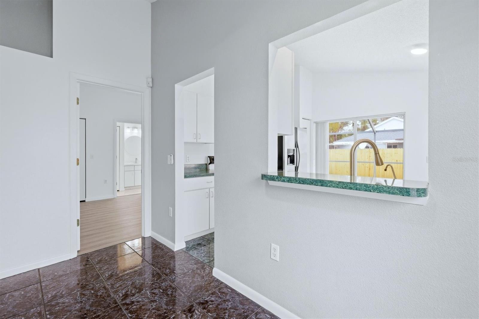 1077 N JEFFERSON AVE