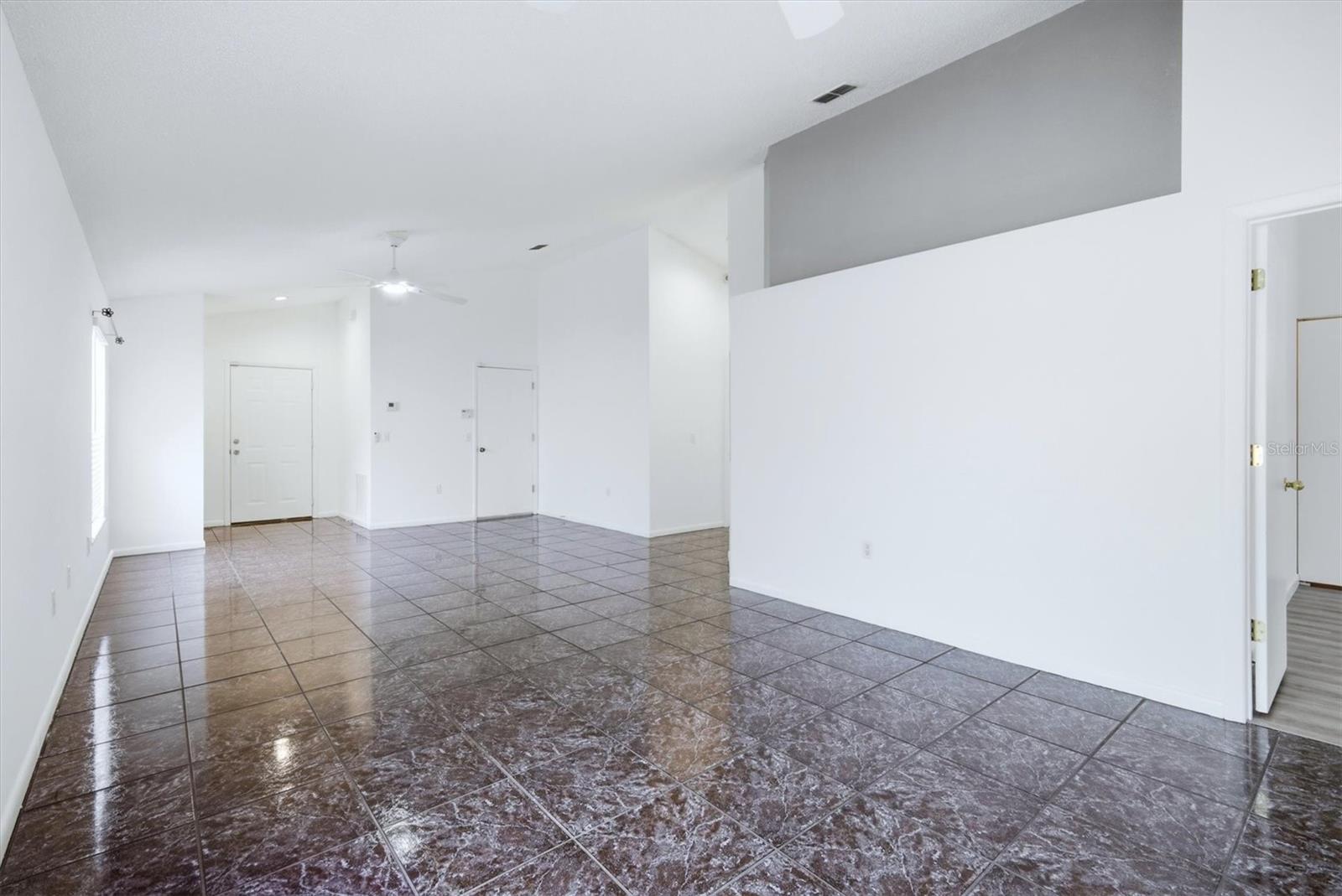 1077 N JEFFERSON AVE