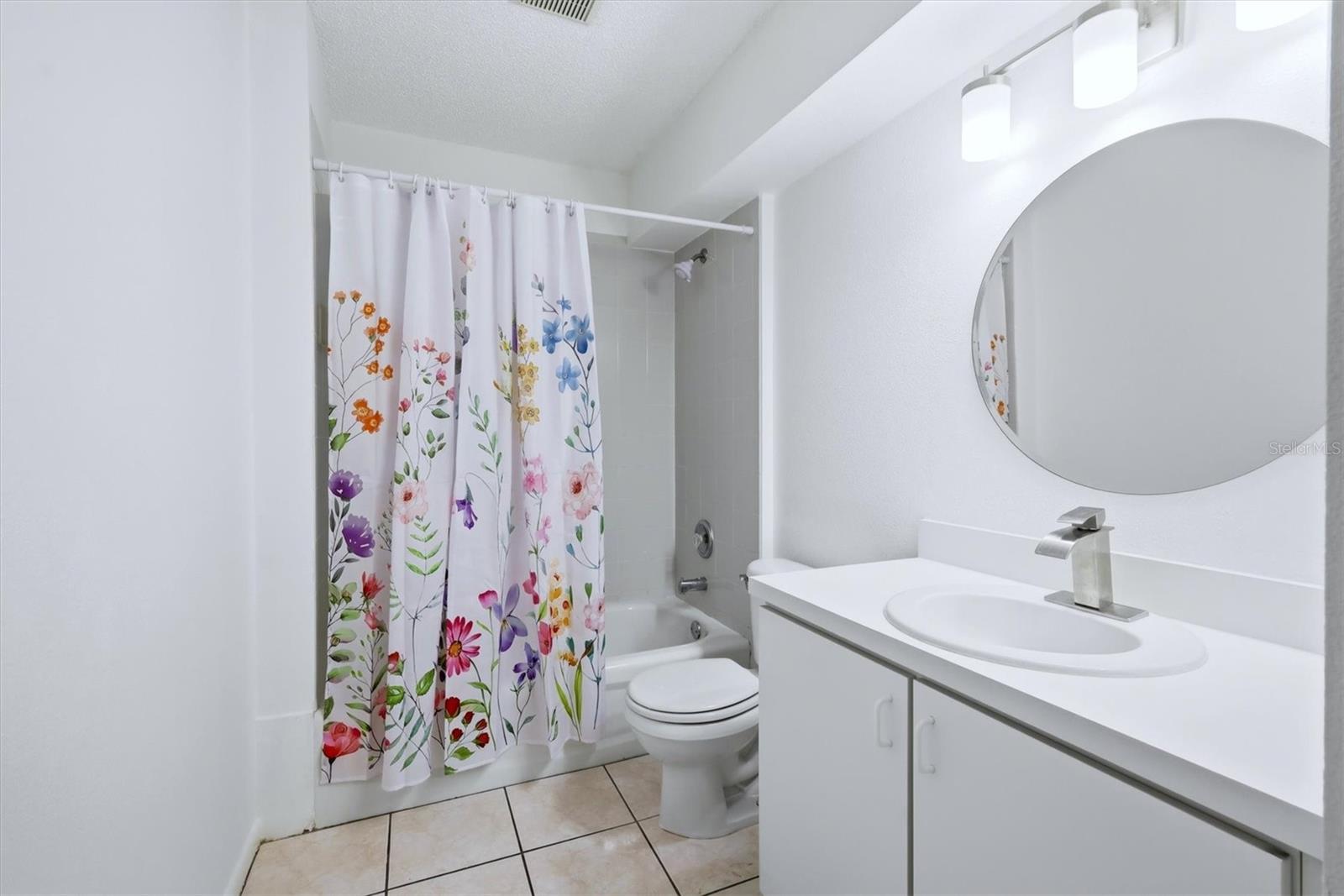 1077 N JEFFERSON AVE