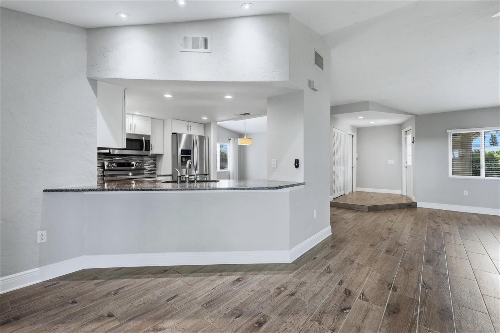 6579 MAUNA LOA BLVD