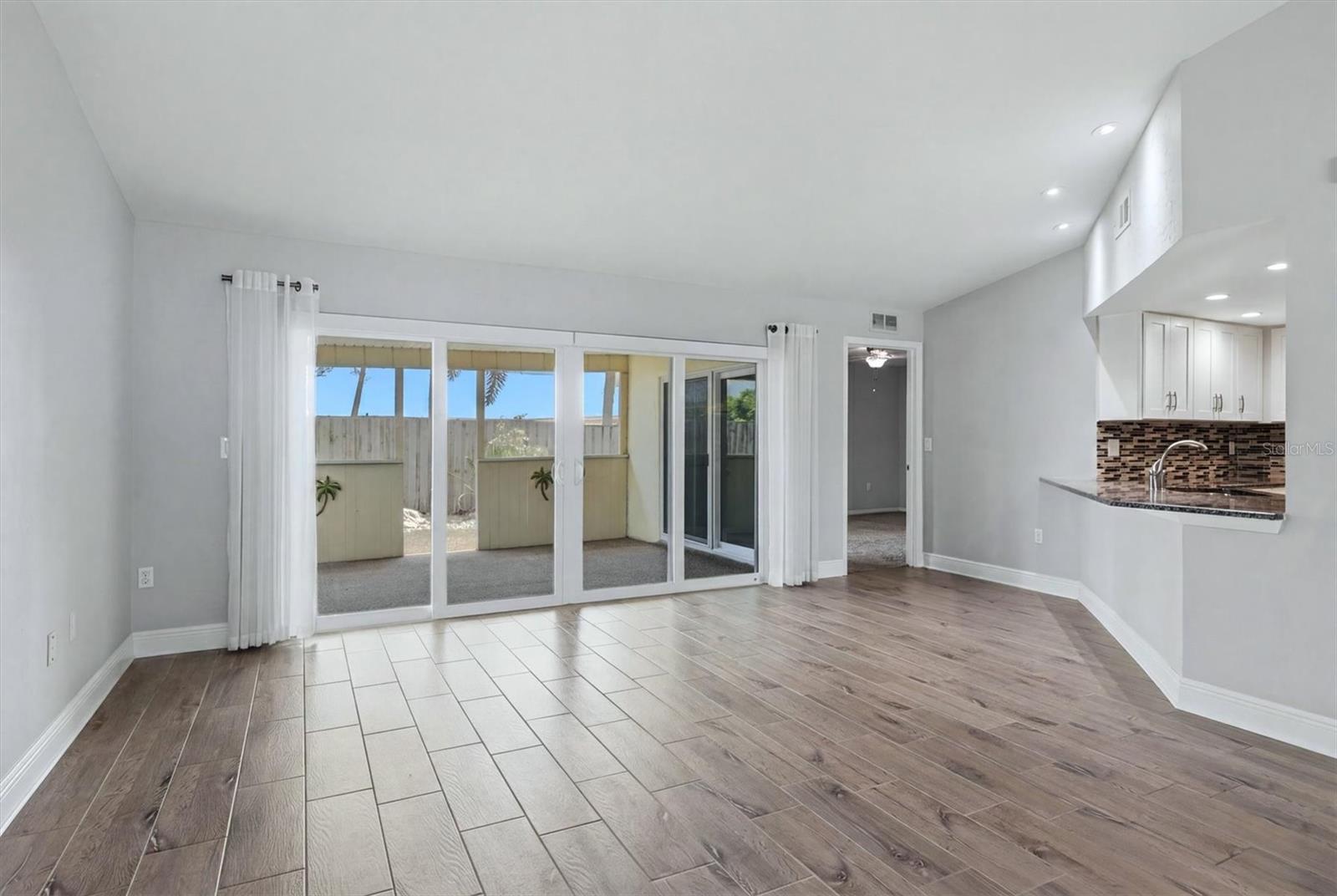 6579 MAUNA LOA BLVD